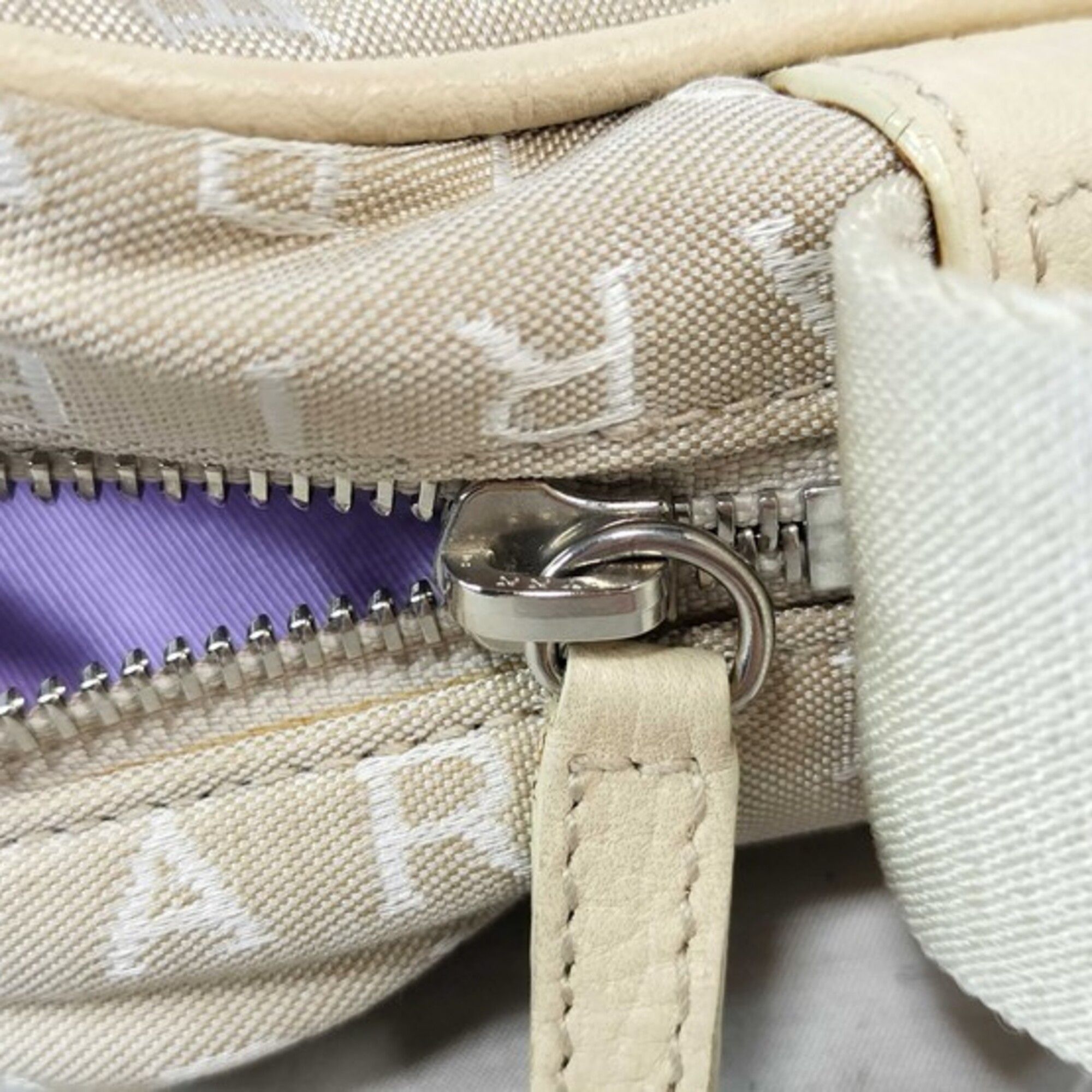 Canvas Leather Shoulder Bag (Pre-Owned) - Bvlgari - Modalova