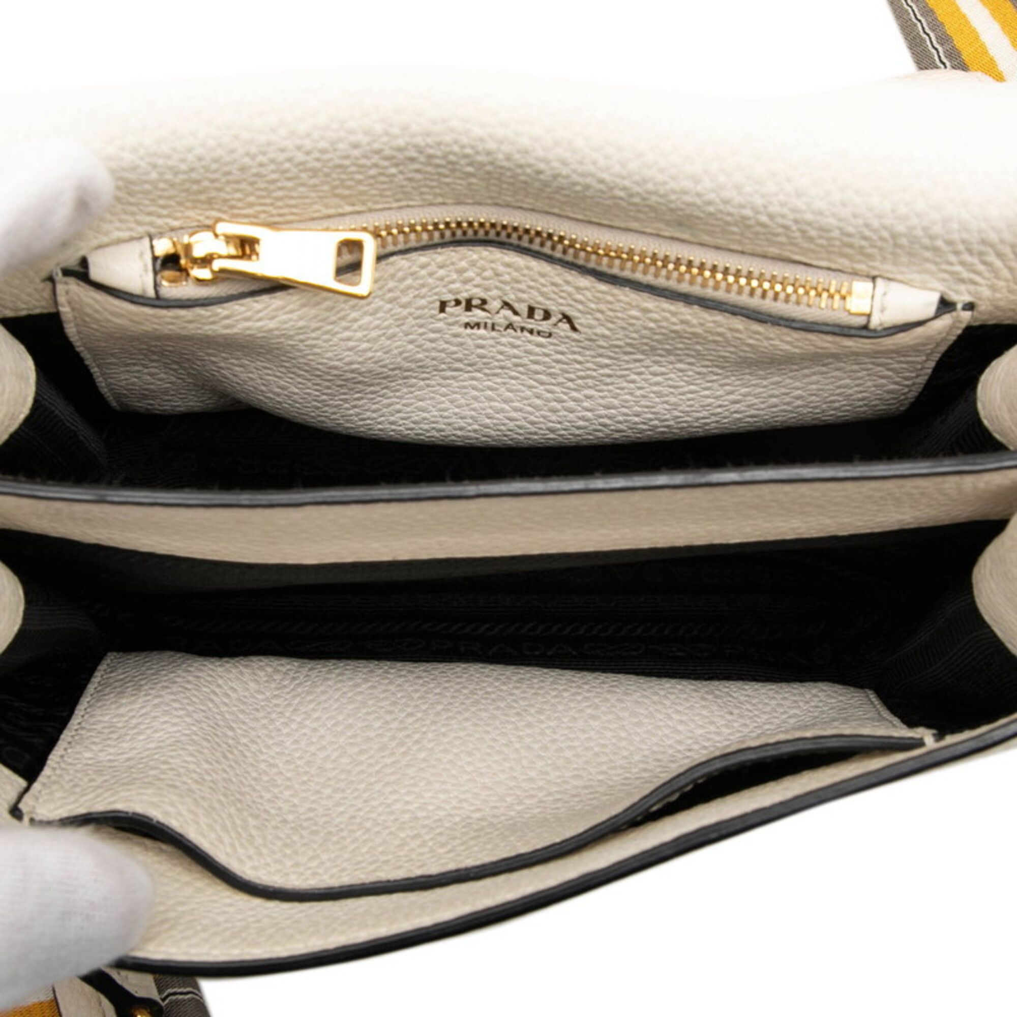 Leather Shoulder Bag (Pre-Owned) - Prada - Modalova