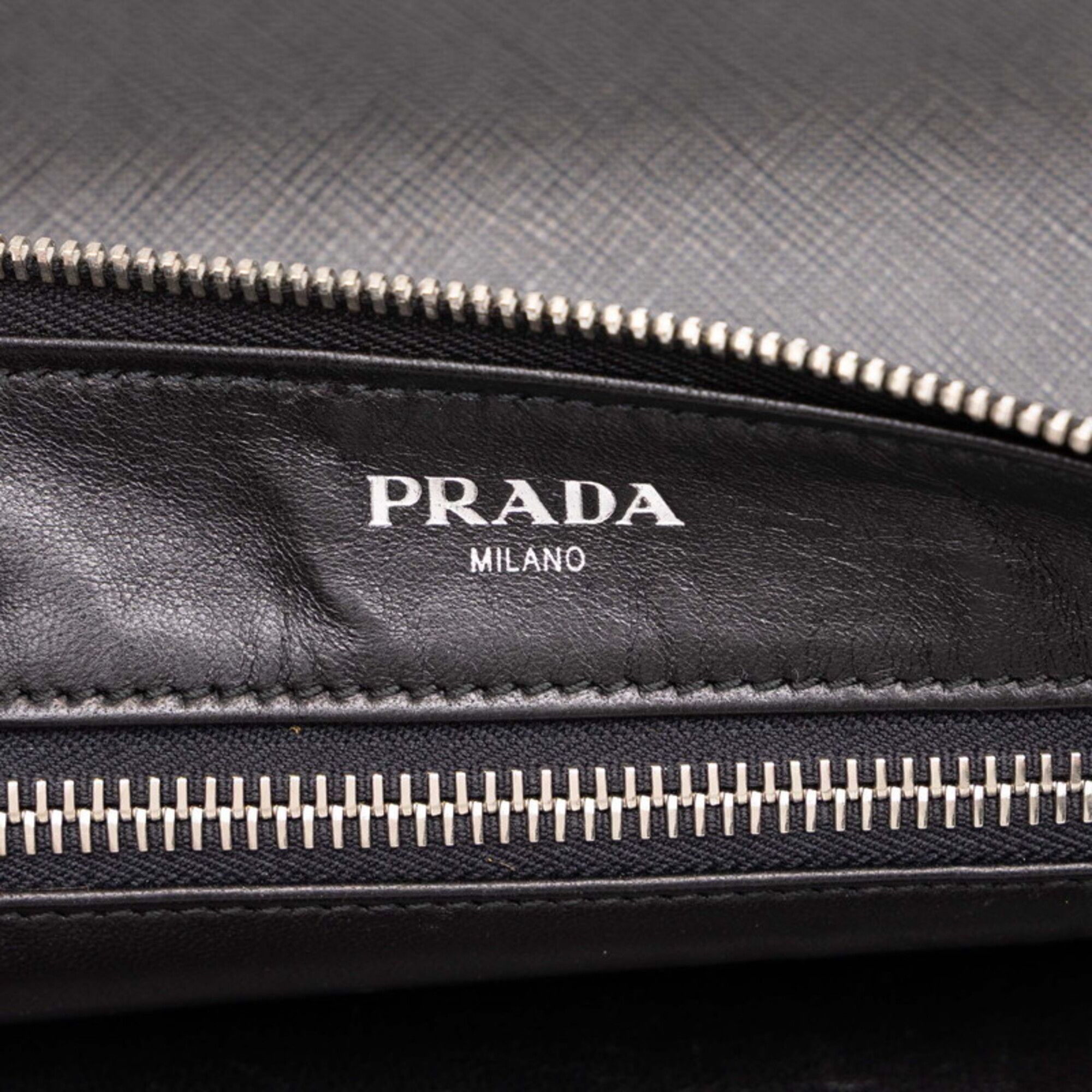 Saffiano Triangle Leather Clutch Bag (Pre-Owned) - Prada - Modalova