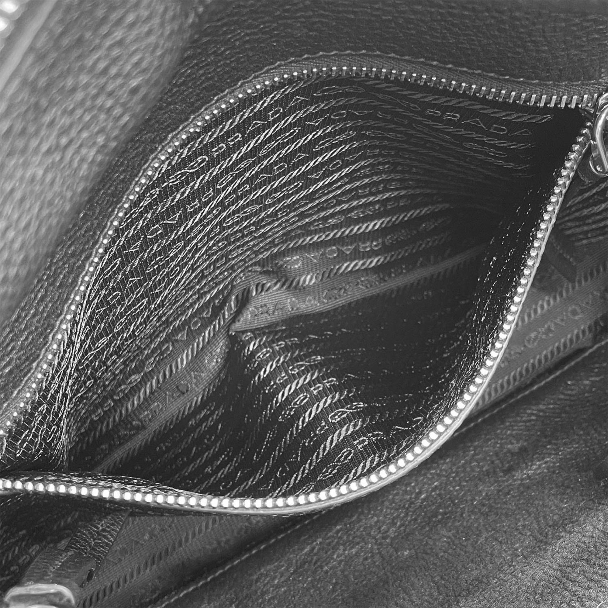 Leather Shoulder Bag (Pre-Owned) - Prada - Modalova