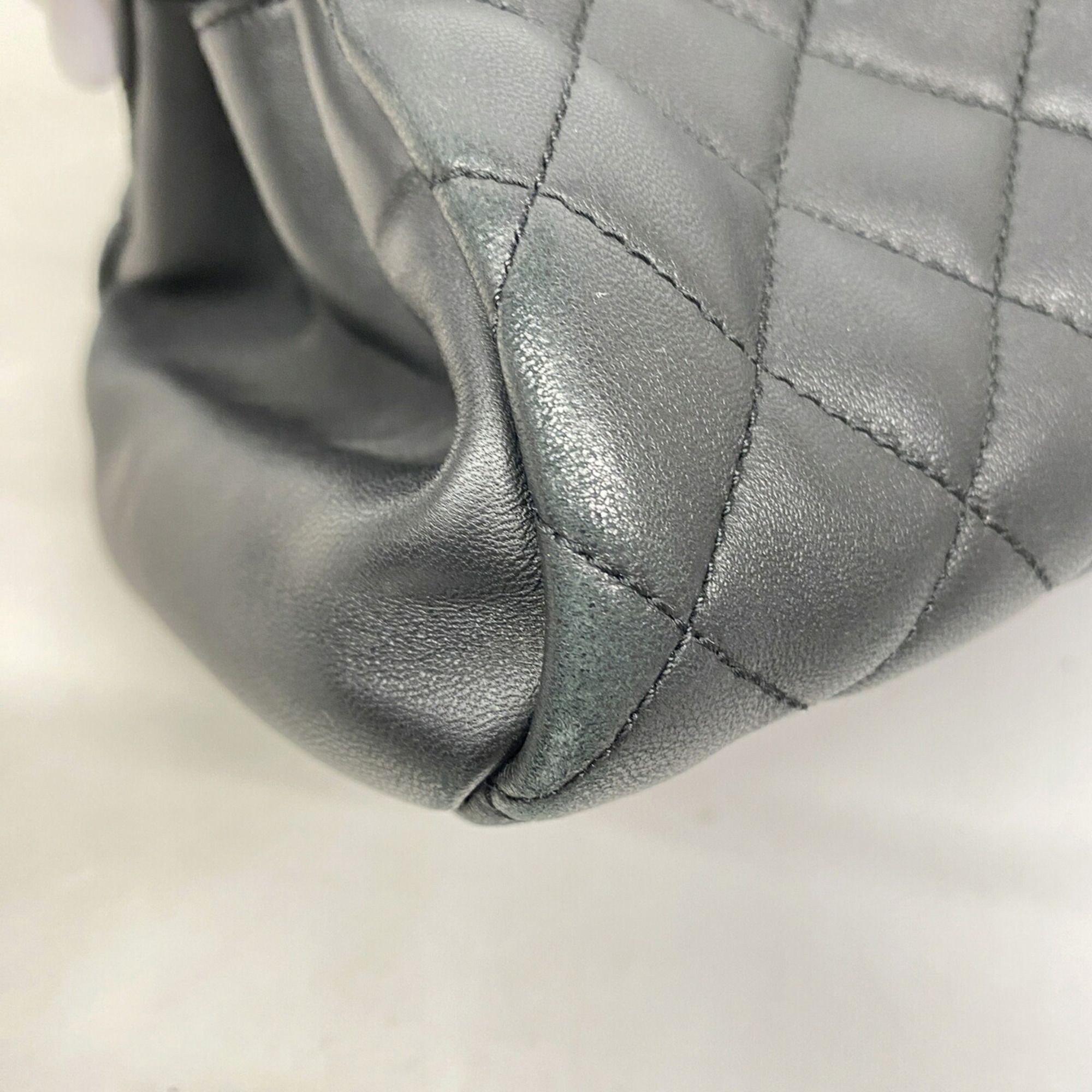 Leather Shoulder Bag (Pre-Owned) - Chanel - Modalova