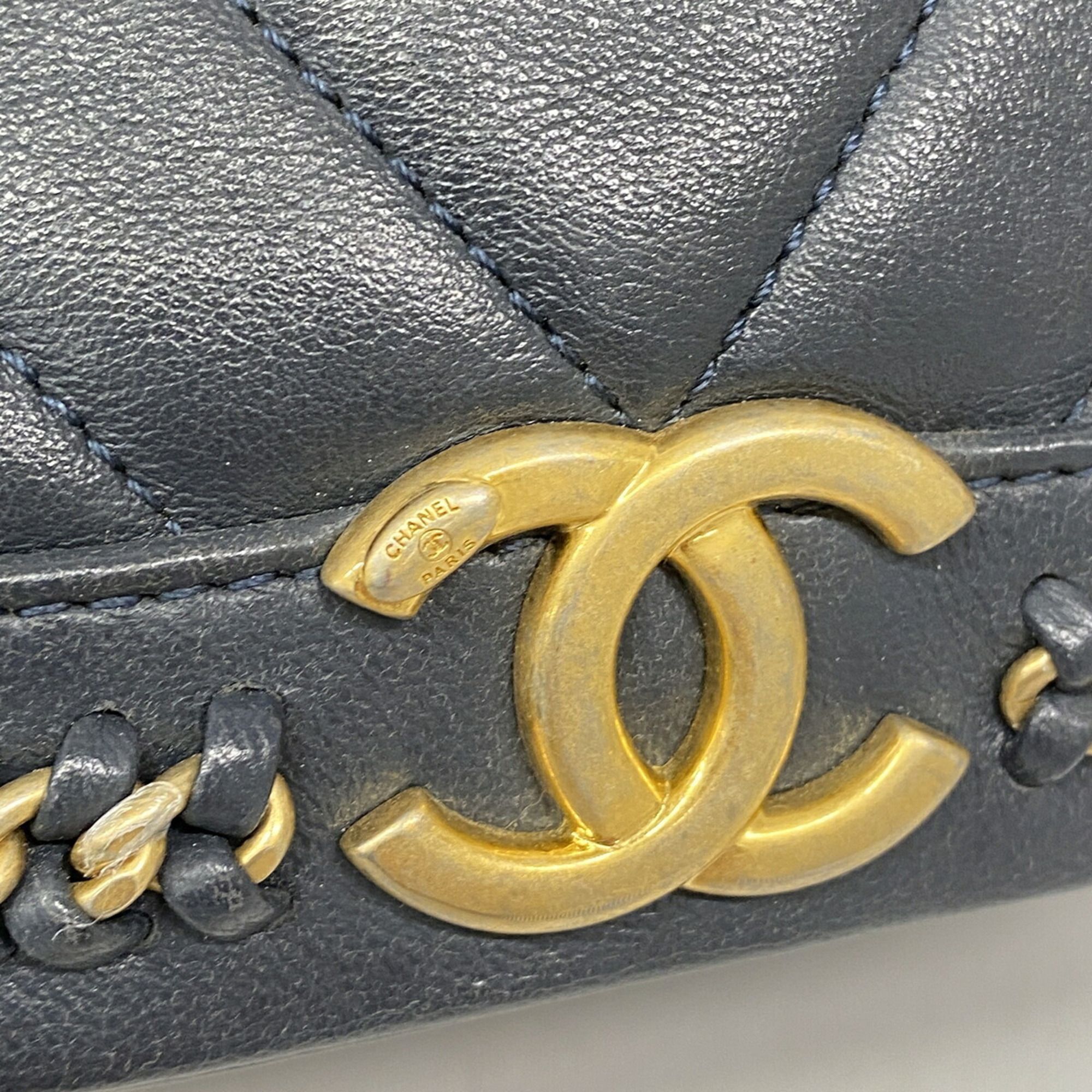 Leather Shoulder Bag (Pre-Owned) - Chanel - Modalova