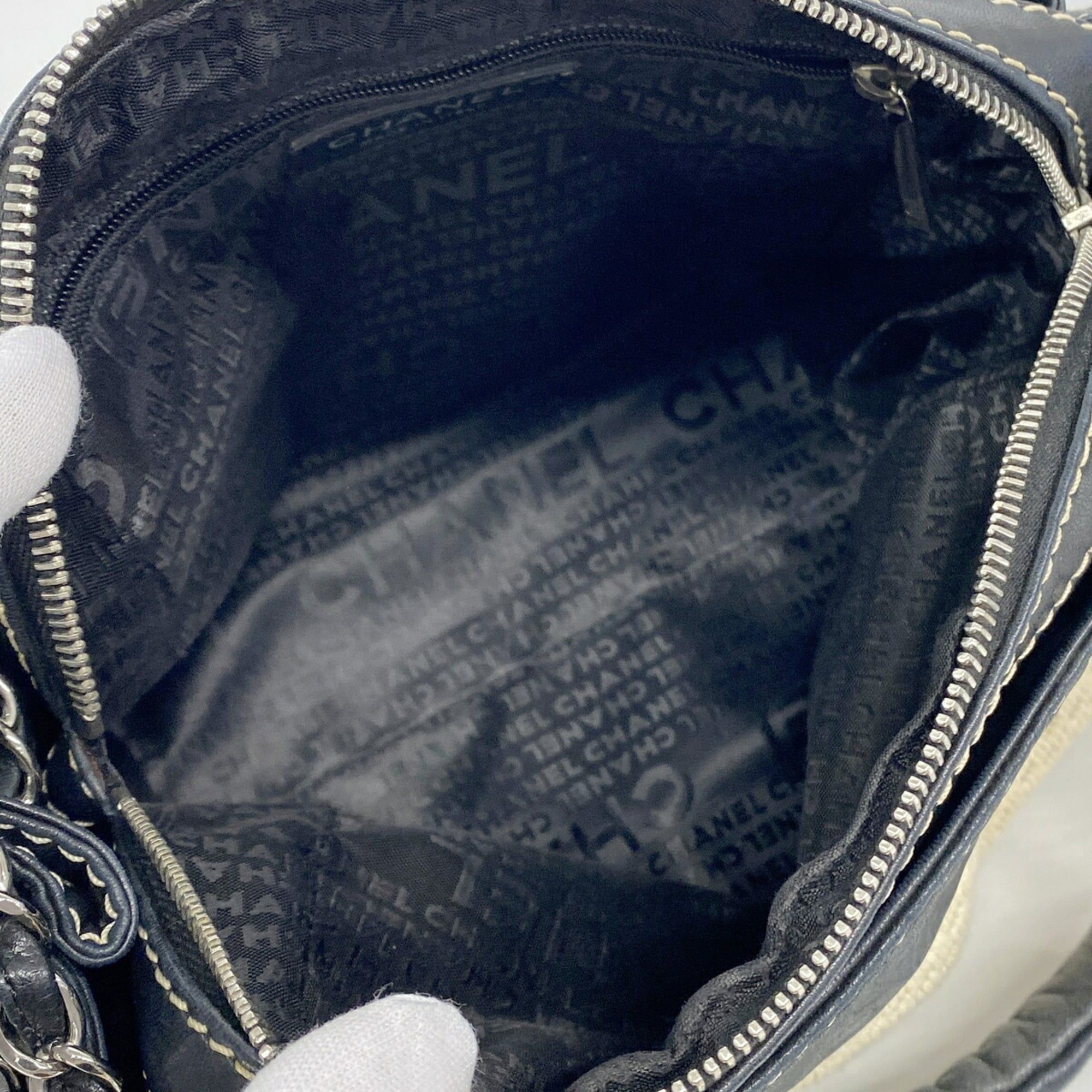Canvas Shoulder Bag (Pre-Owned) - Chanel - Modalova