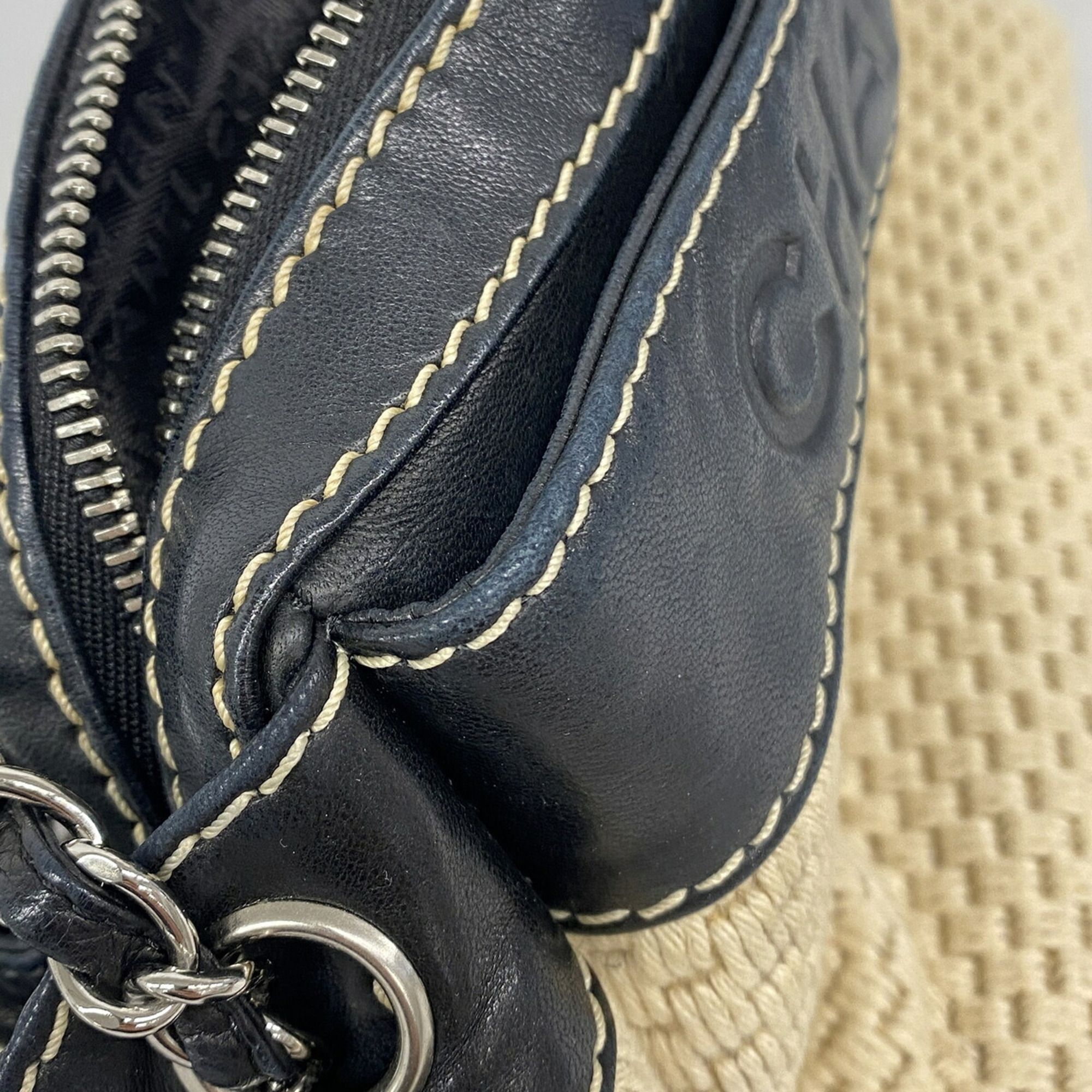 Canvas Shoulder Bag (Pre-Owned) - Chanel - Modalova