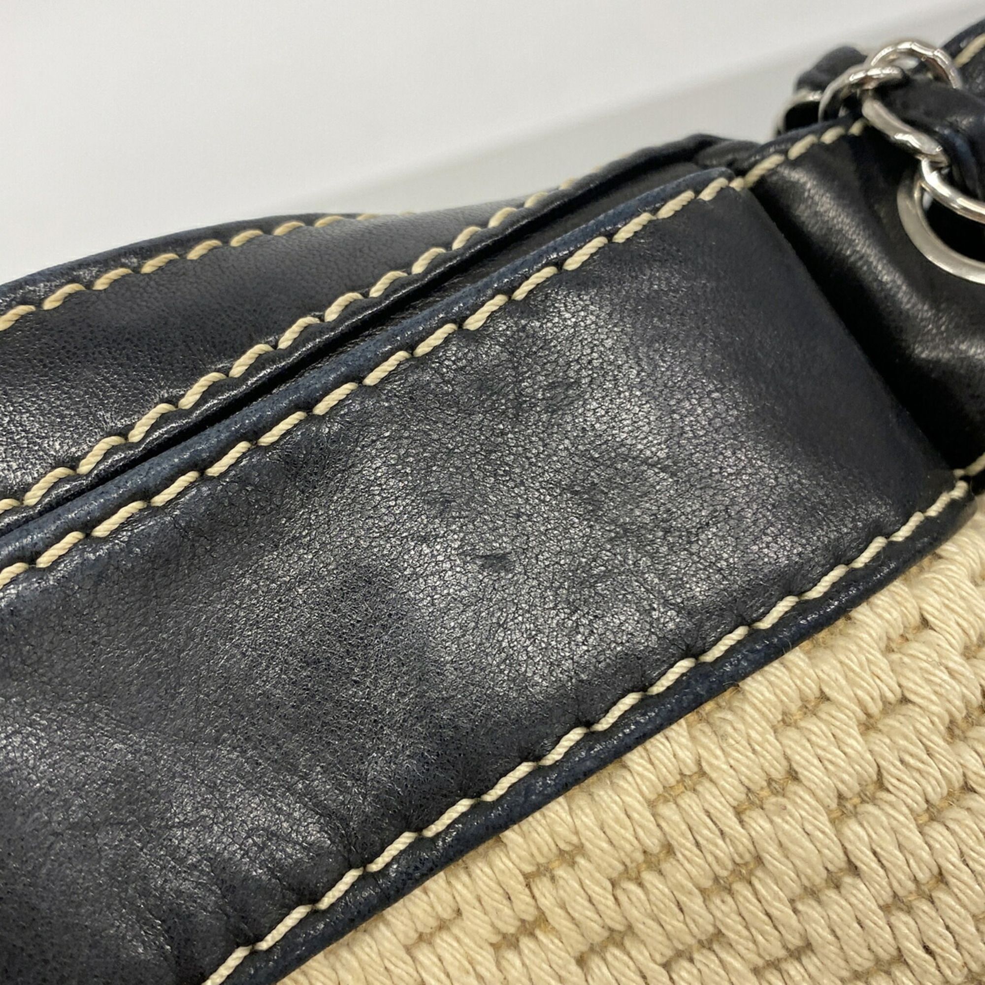 Canvas Shoulder Bag (Pre-Owned) - Chanel - Modalova