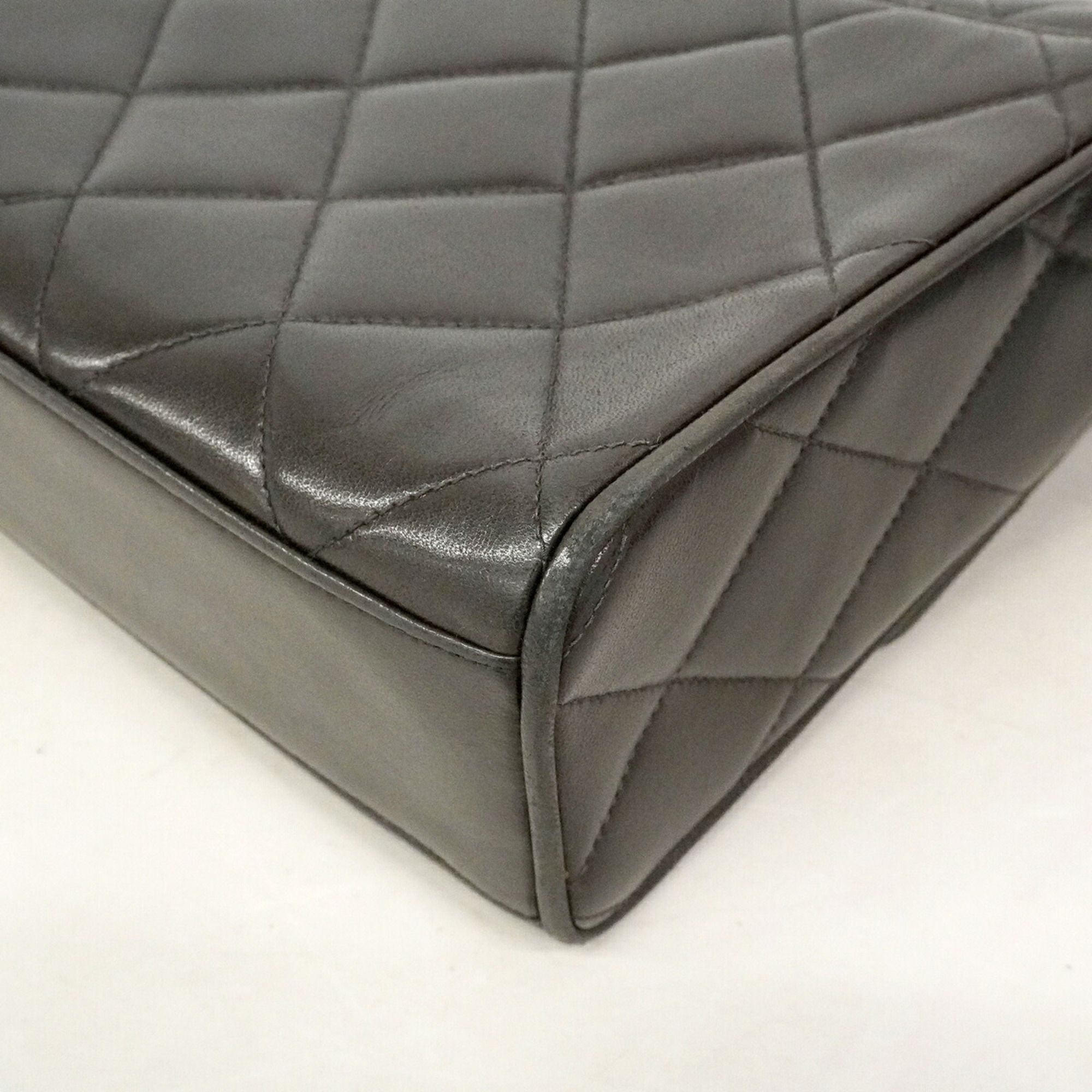 Leather Shoulder Bag (Pre-Owned) - Chanel - Modalova