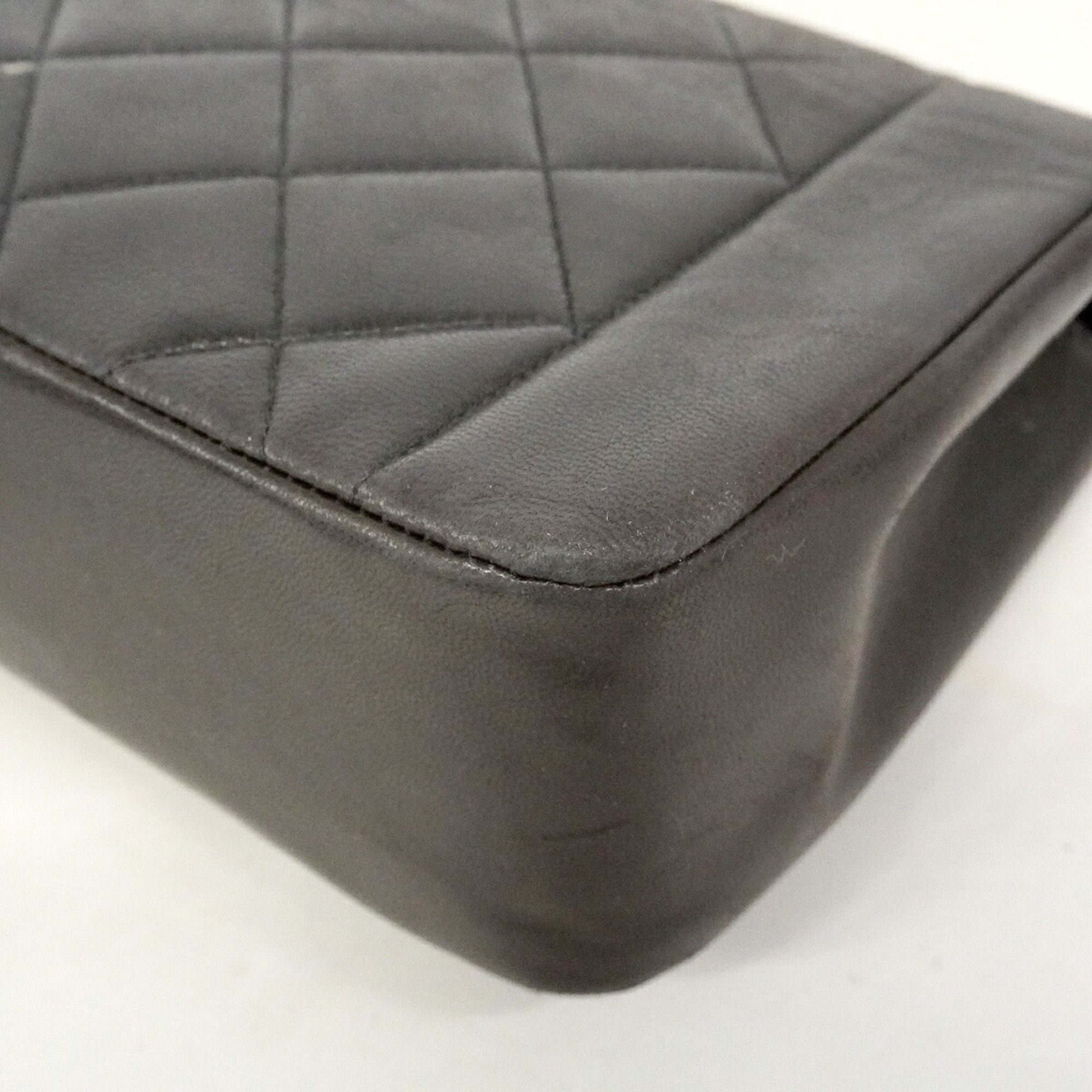 Leather Shoulder Bag (Pre-Owned) - Chanel - Modalova