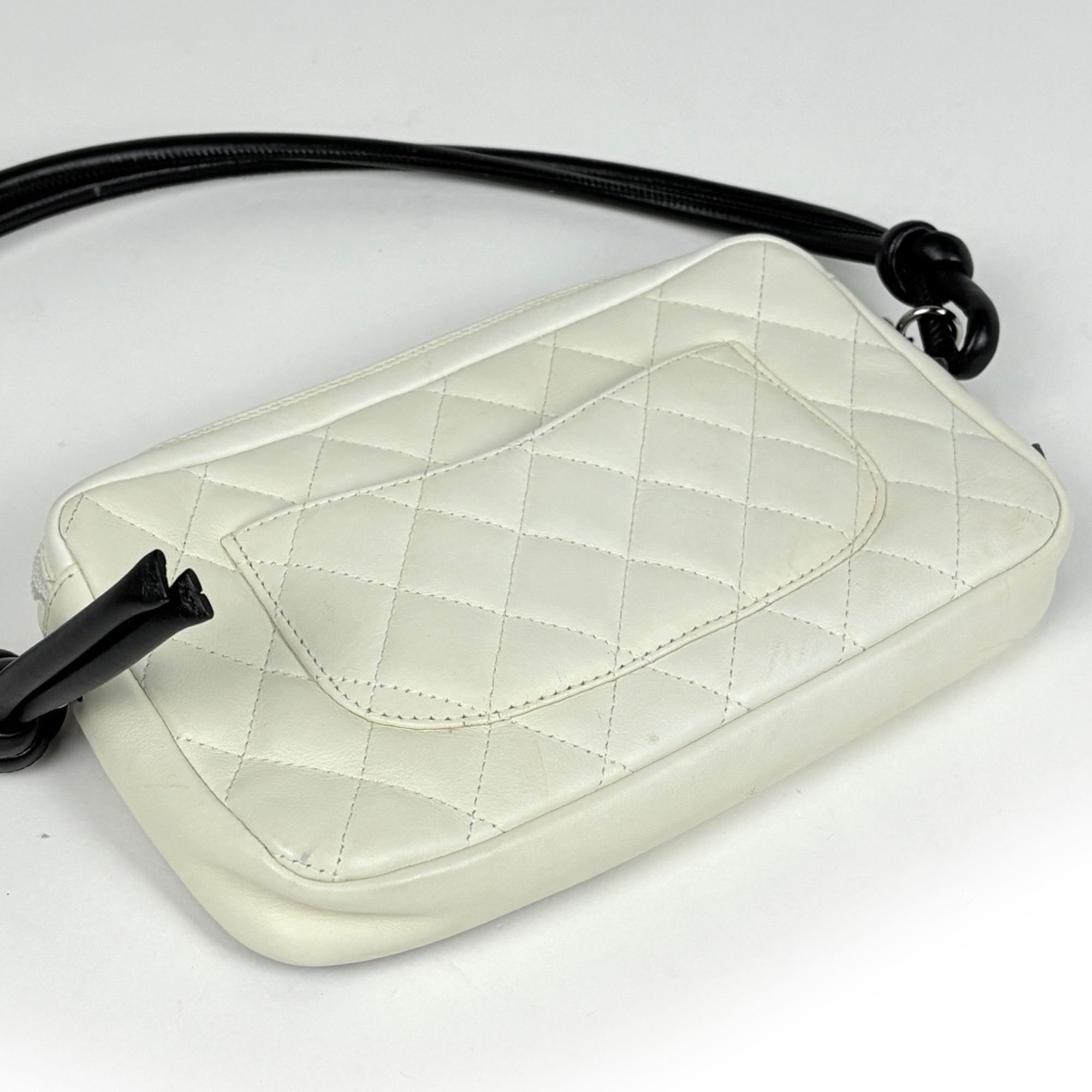 Leather Shoulder Bag (Pre-Owned) - Chanel - Modalova