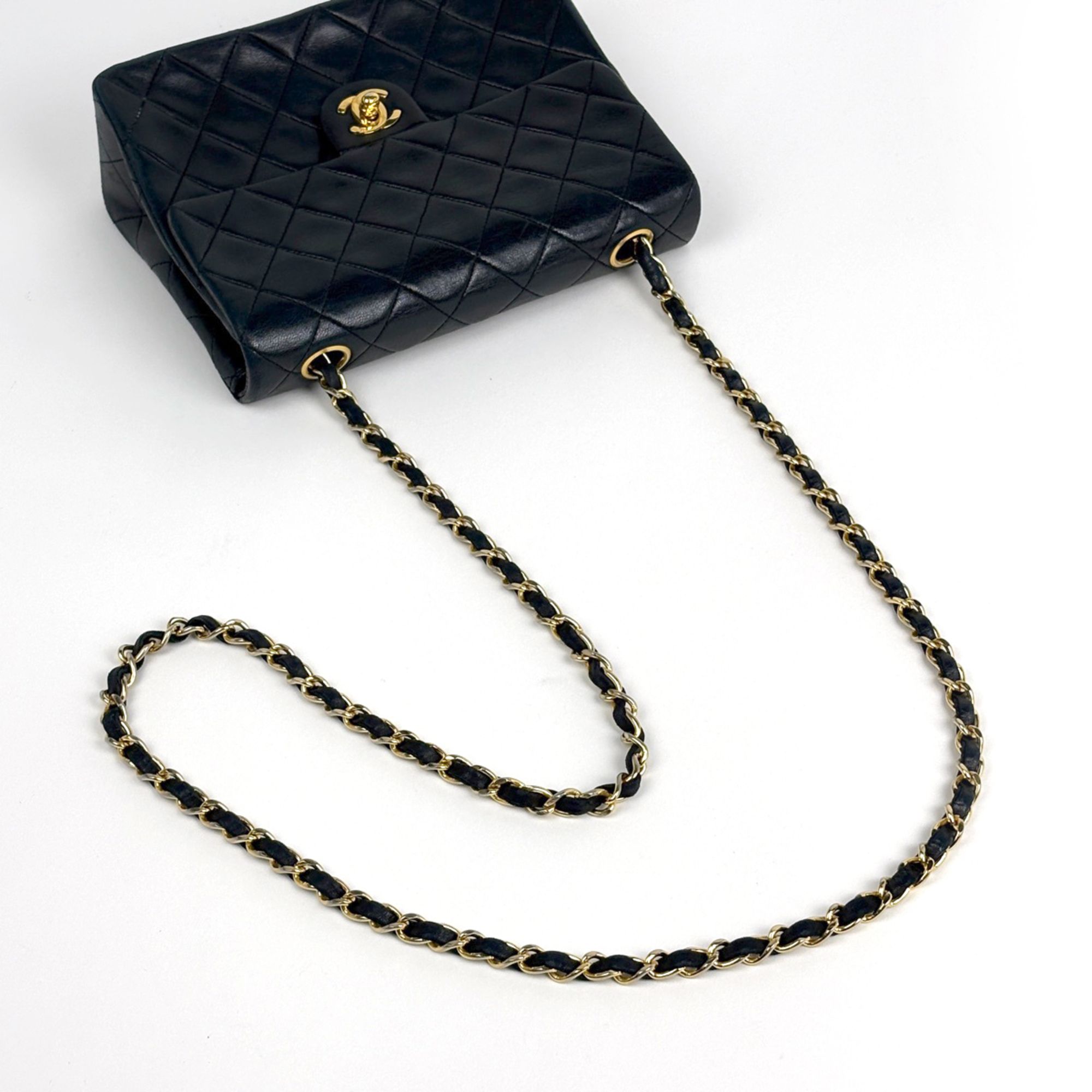 Leather Shoulder Bag (Pre-Owned) - Chanel - Modalova