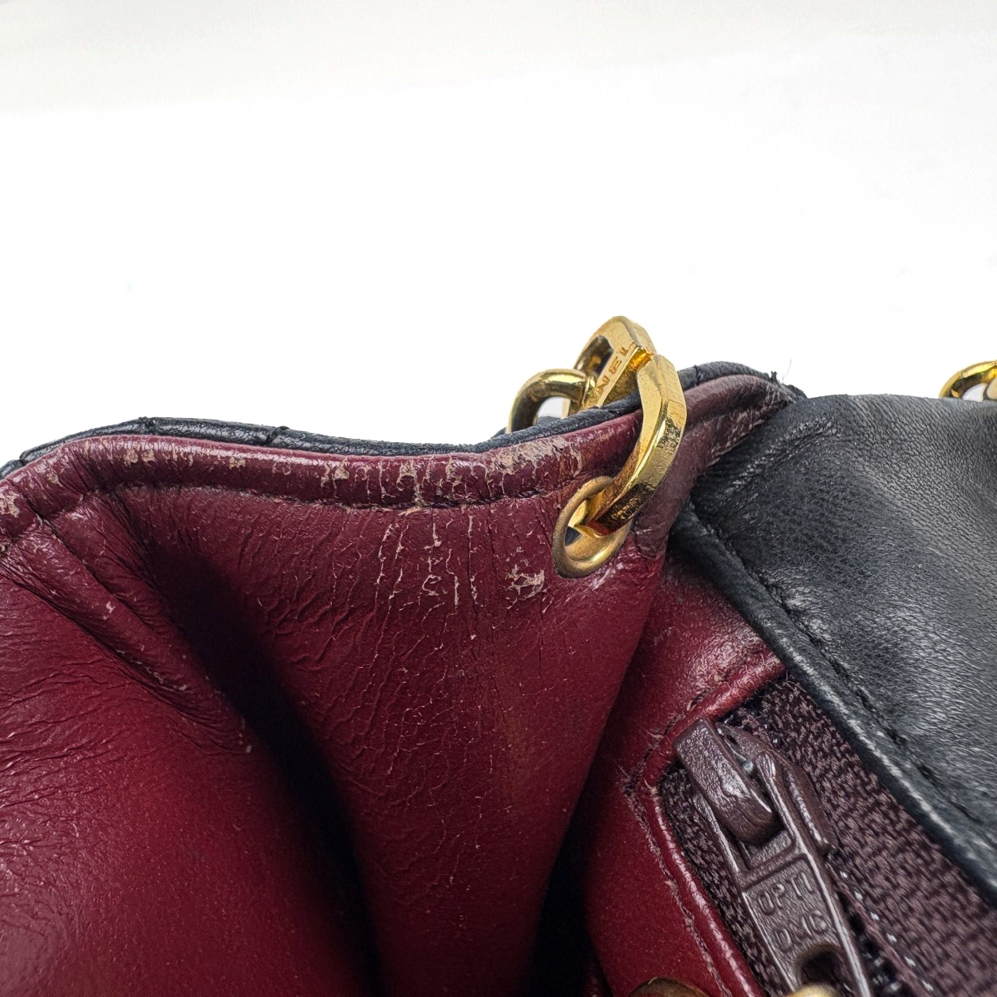 Leather Shoulder Bag (Pre-Owned) - Chanel - Modalova