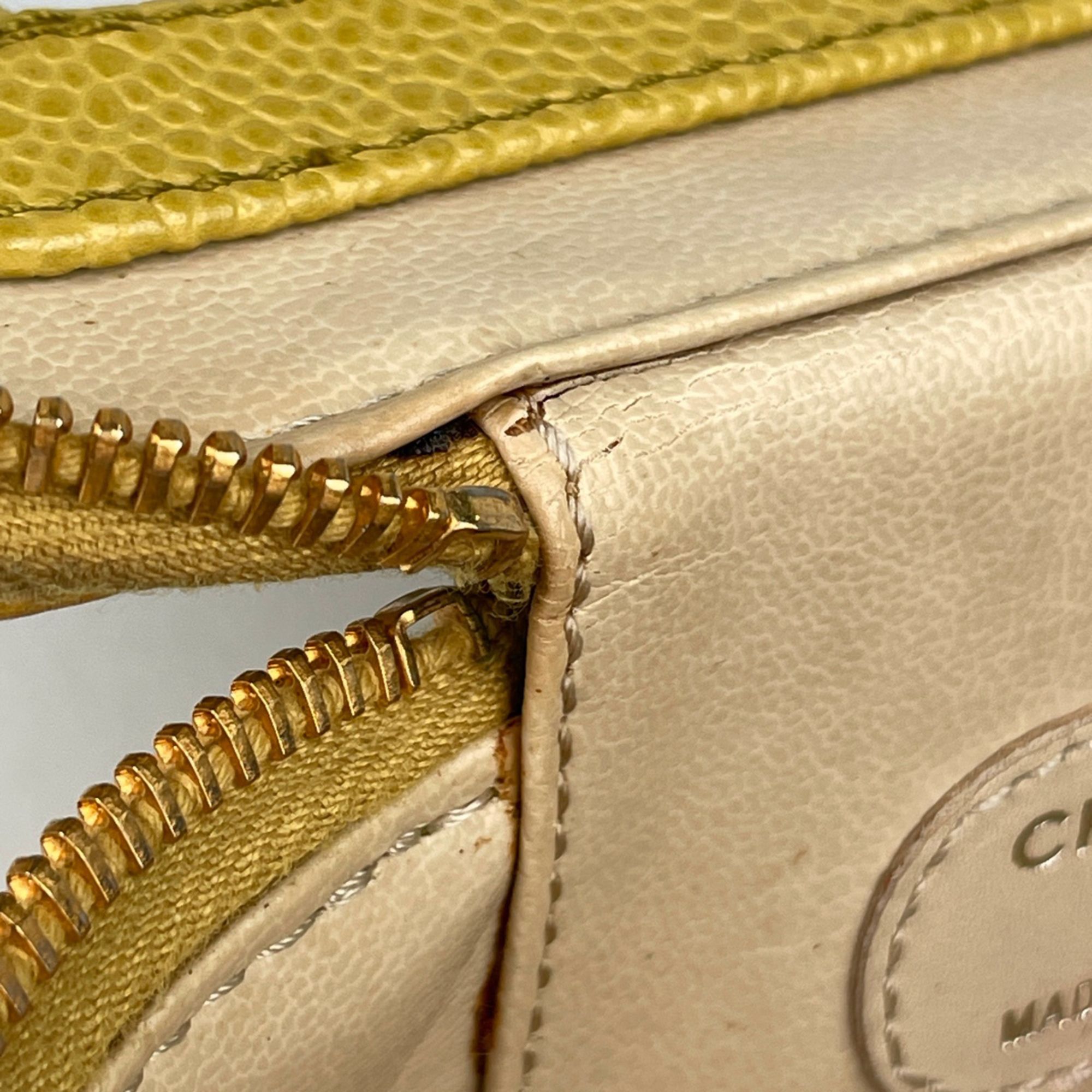 Grained Calfskin Pouch Vanity Bag (Pre-Owned) - Chanel - Modalova