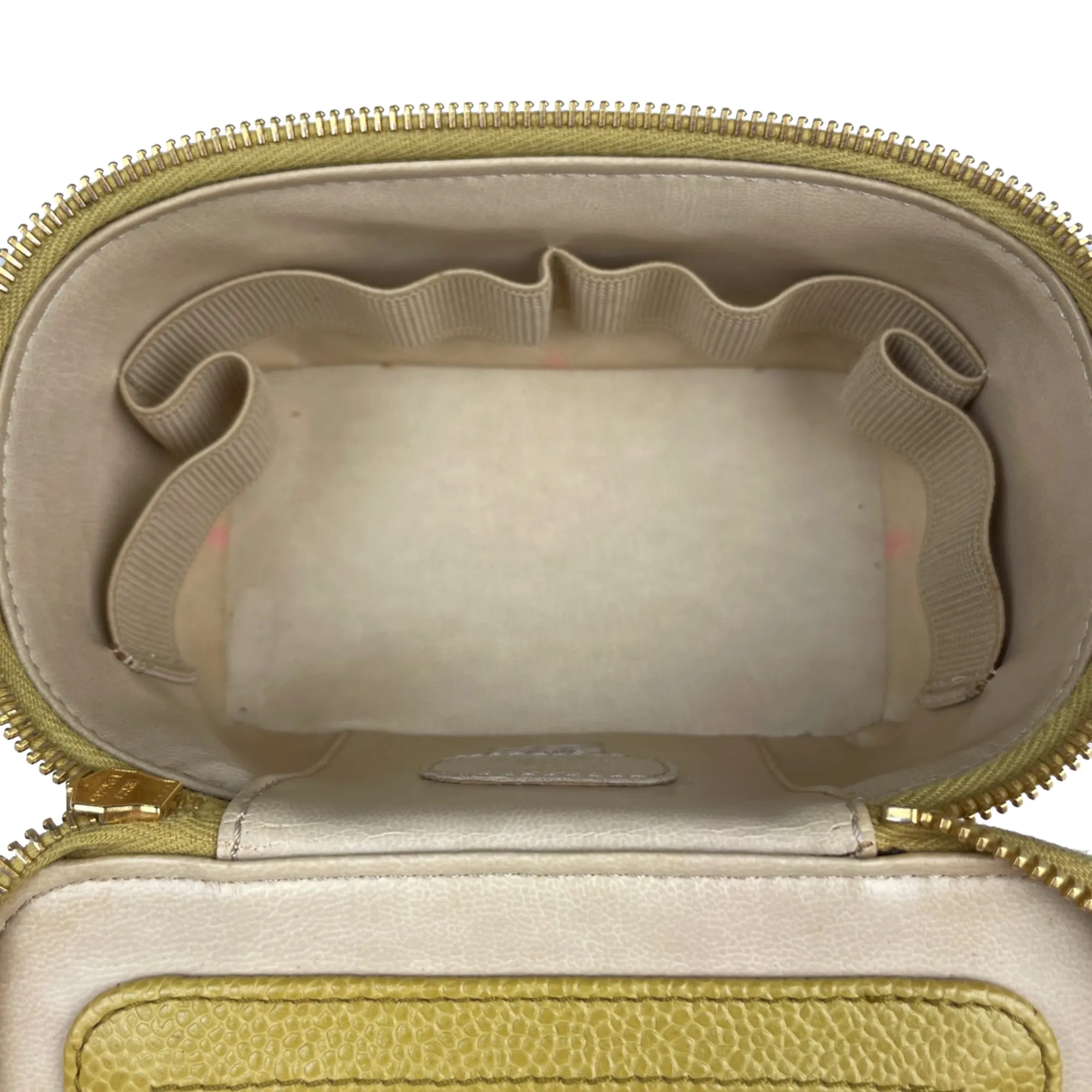 Grained Calfskin Pouch Vanity Bag (Pre-Owned) - Chanel - Modalova