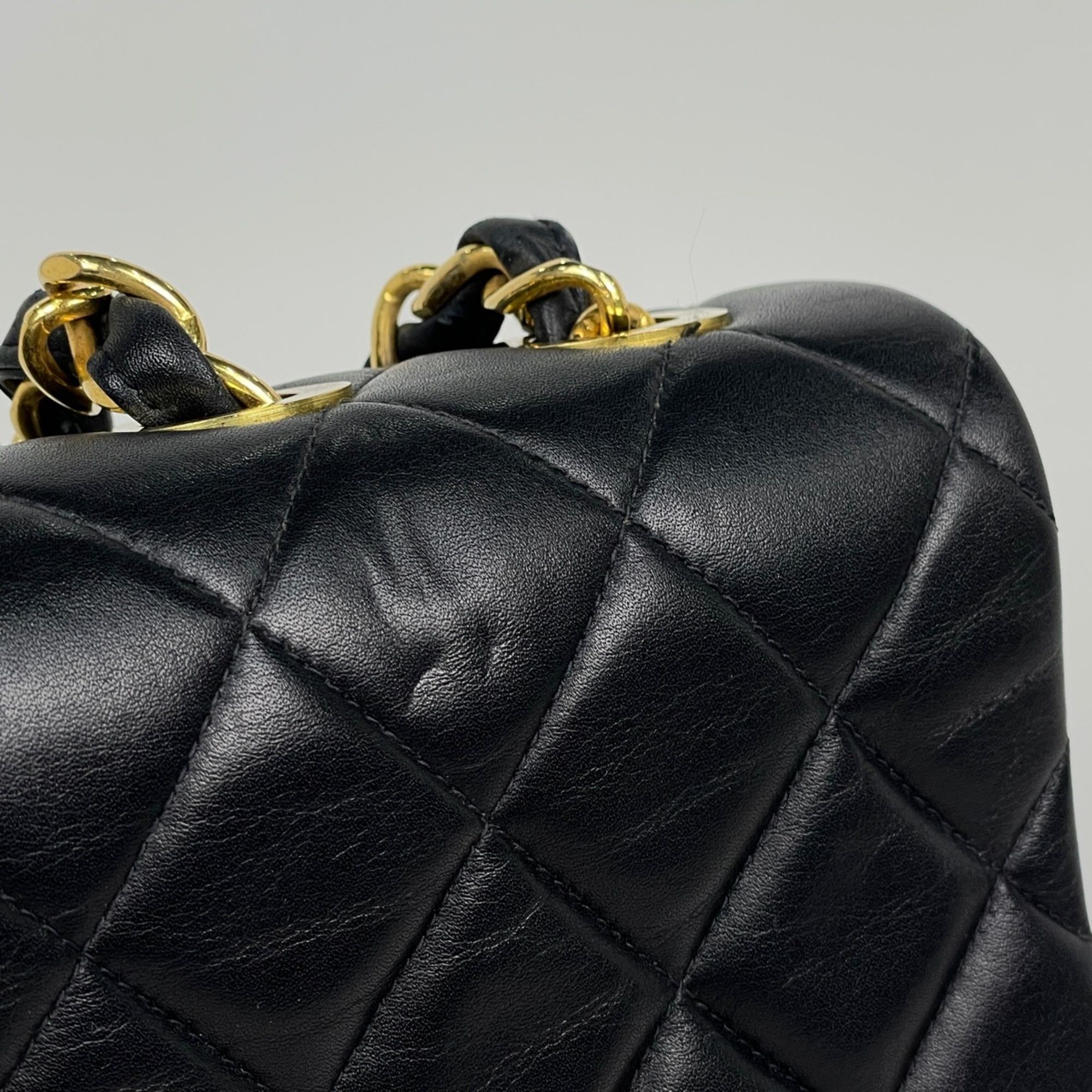 Matelasse Leather Shoulder Bag (Pre-Owned) - Chanel - Modalova