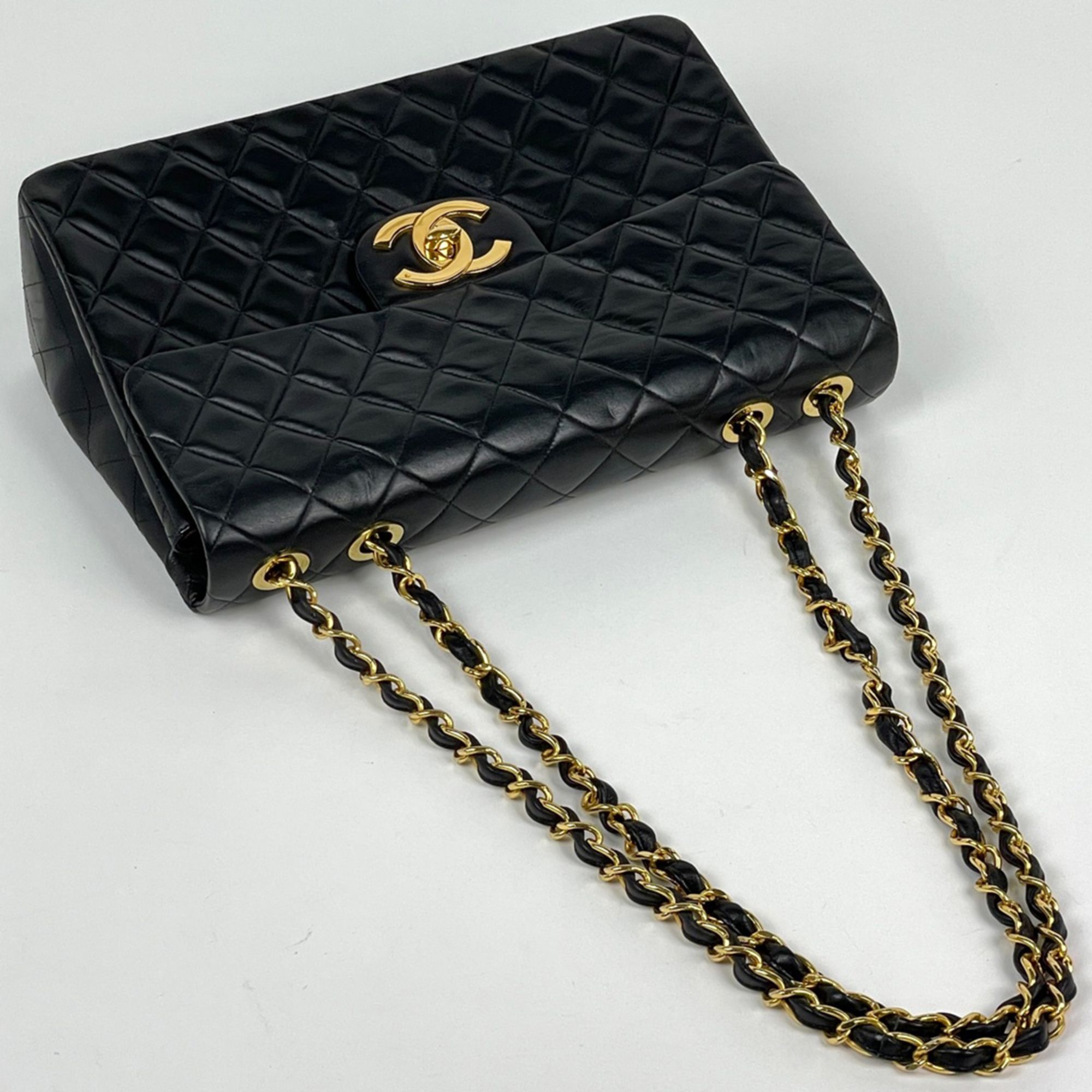 Matelasse Leather Shoulder Bag (Pre-Owned) - Chanel - Modalova