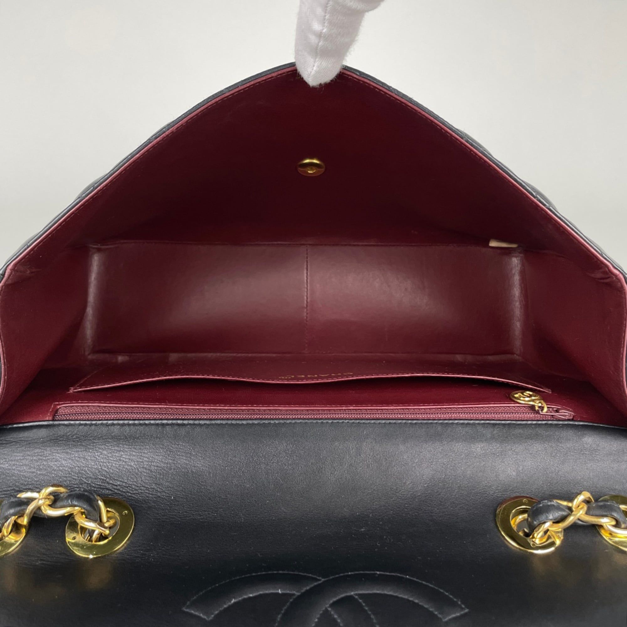 Matelasse Leather Shoulder Bag (Pre-Owned) - Chanel - Modalova