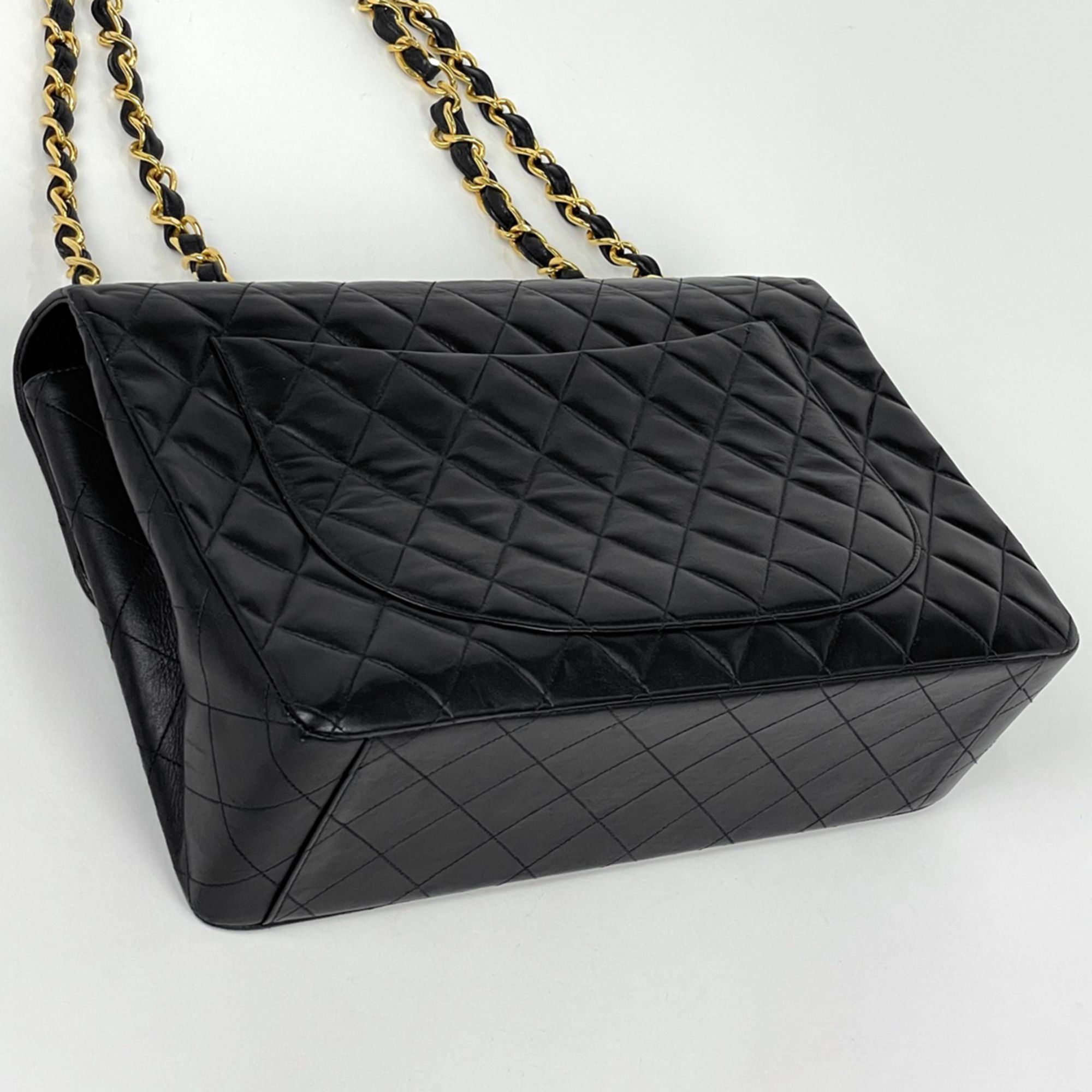 Matelasse Leather Shoulder Bag (Pre-Owned) - Chanel - Modalova
