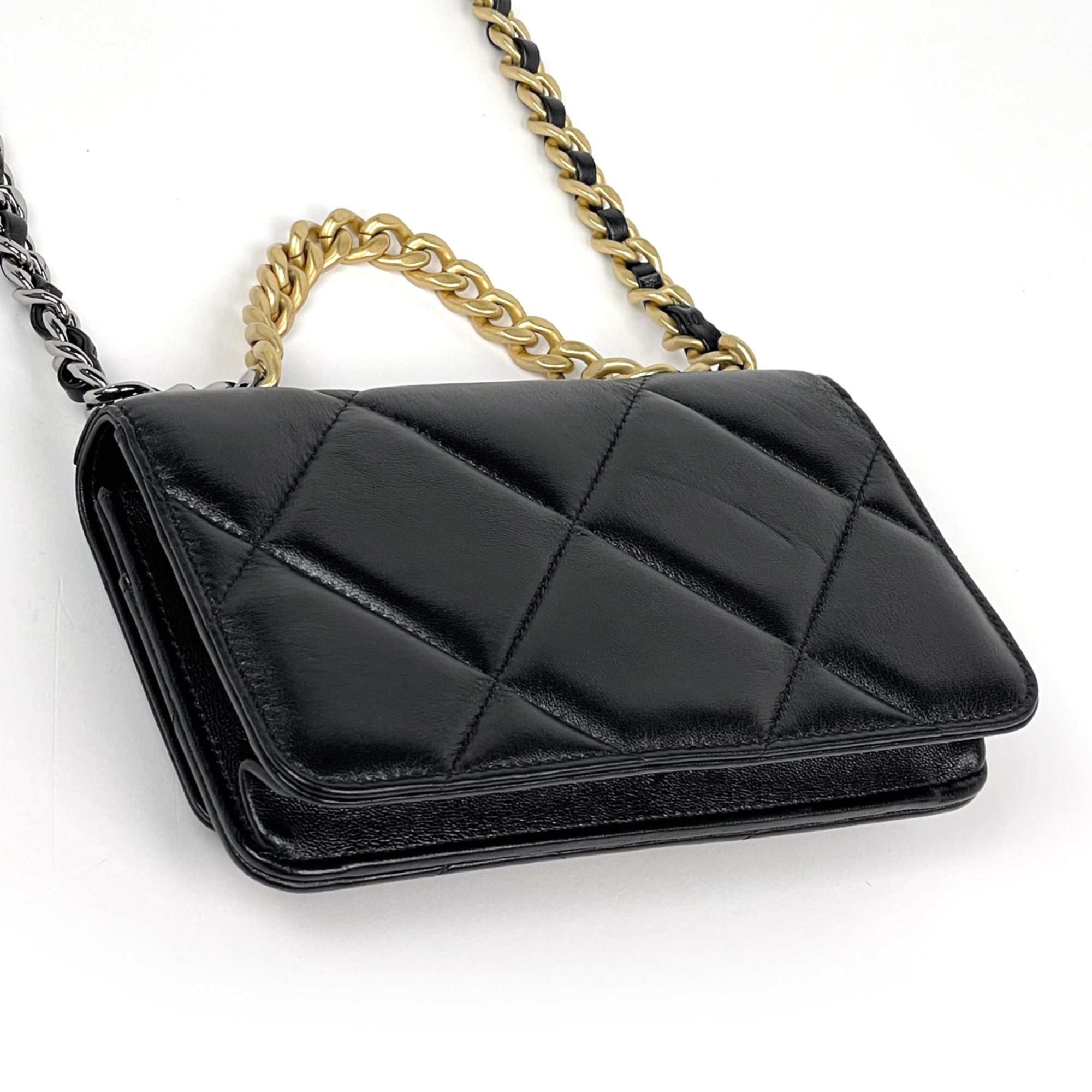 Leather Shoulder Bag (Pre-Owned) - Chanel - Modalova