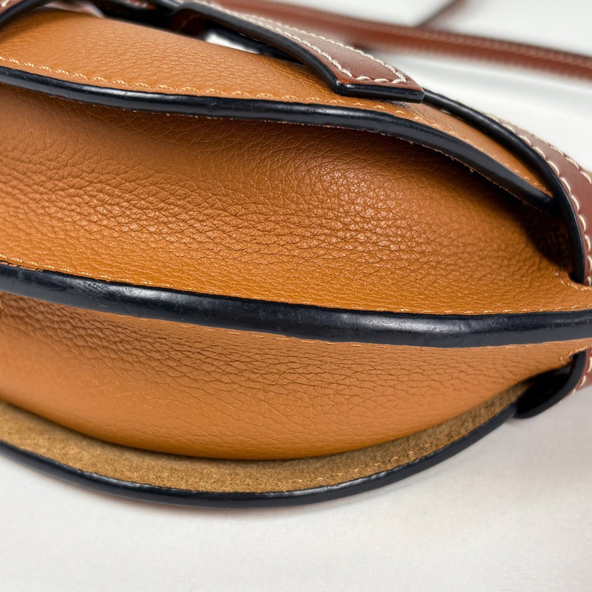 Leather Shoulder Bag (Pre-Owned) - Loewe - Modalova