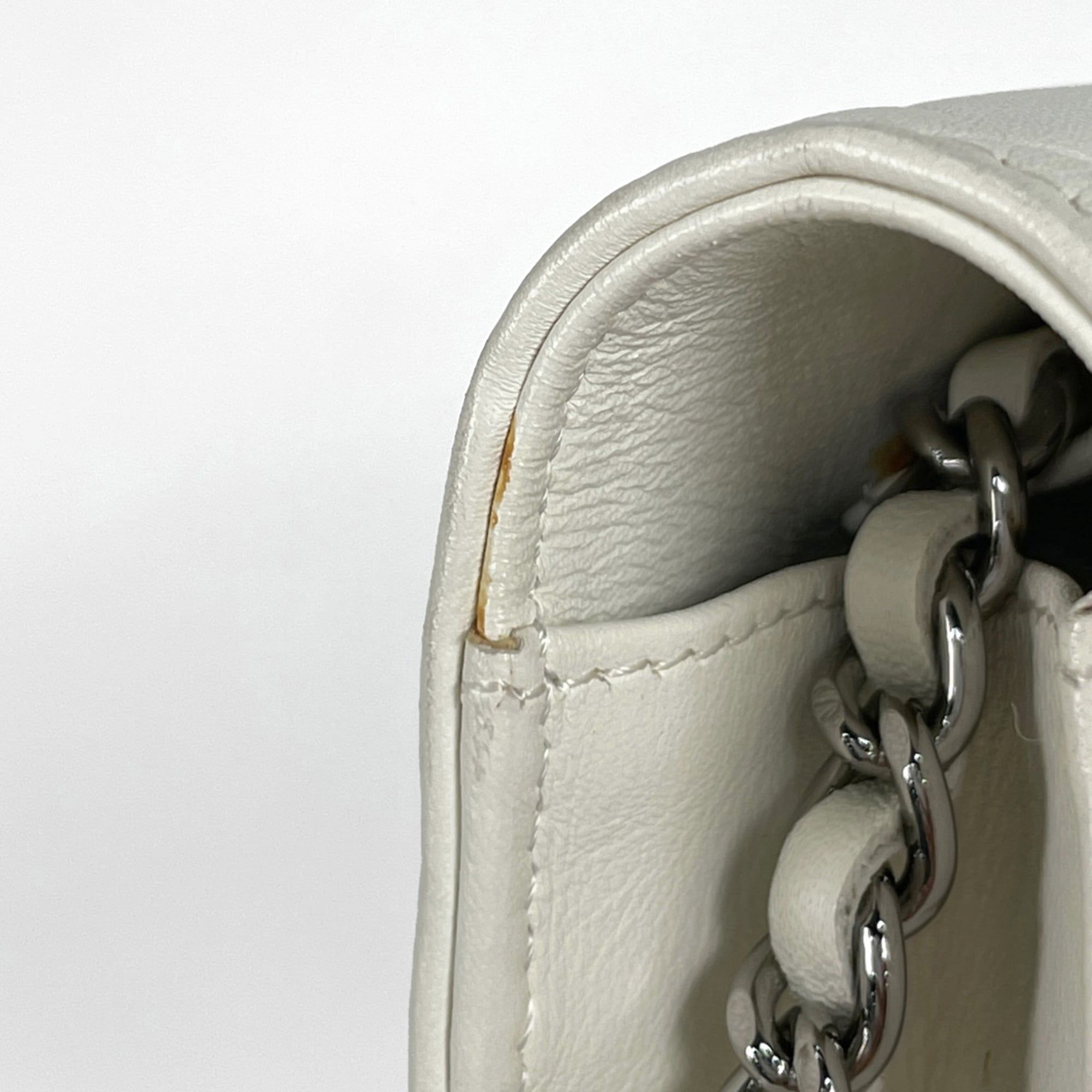 Leather Shoulder Bag (Pre-Owned) - Chanel - Modalova
