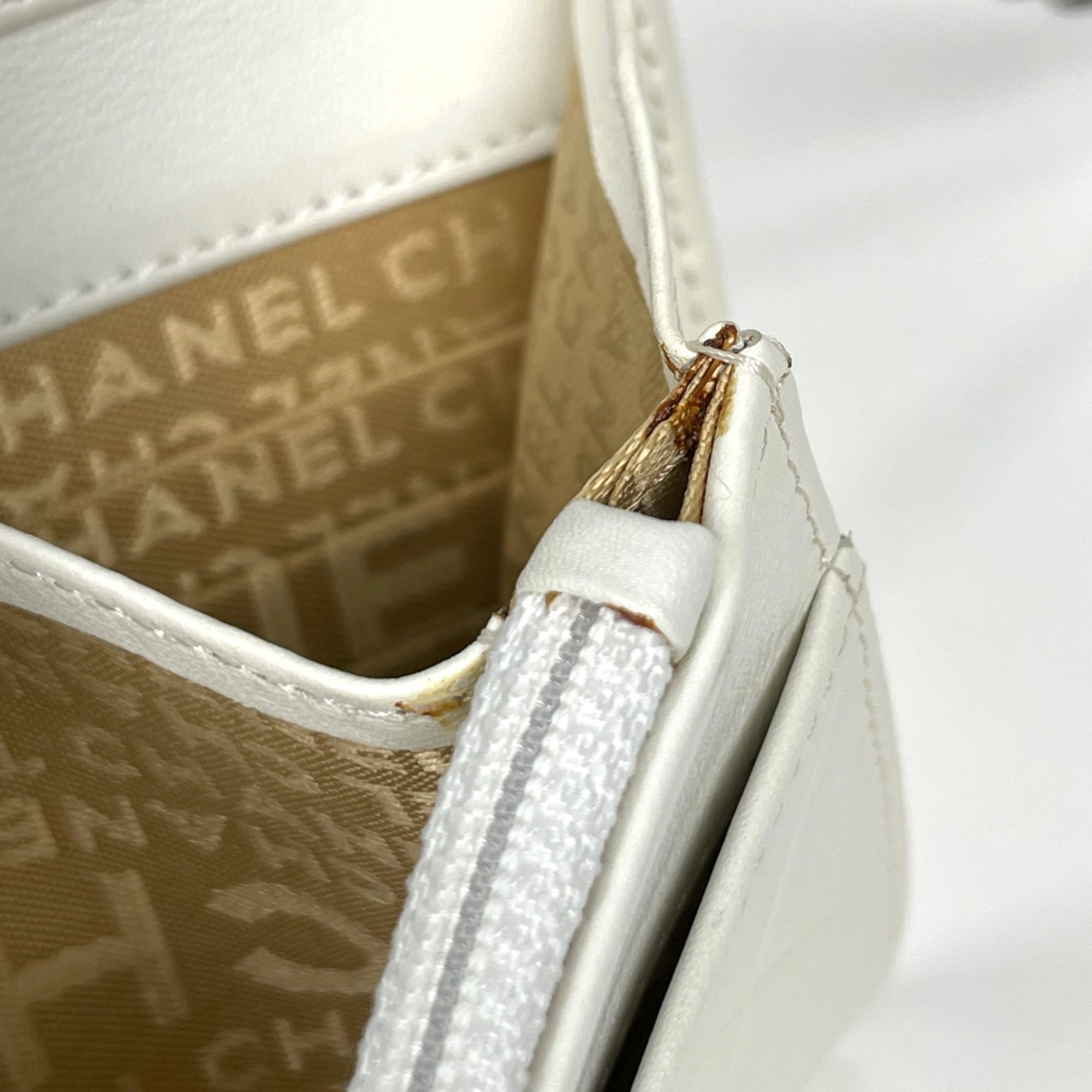 Leather Shoulder Bag (Pre-Owned) - Chanel - Modalova