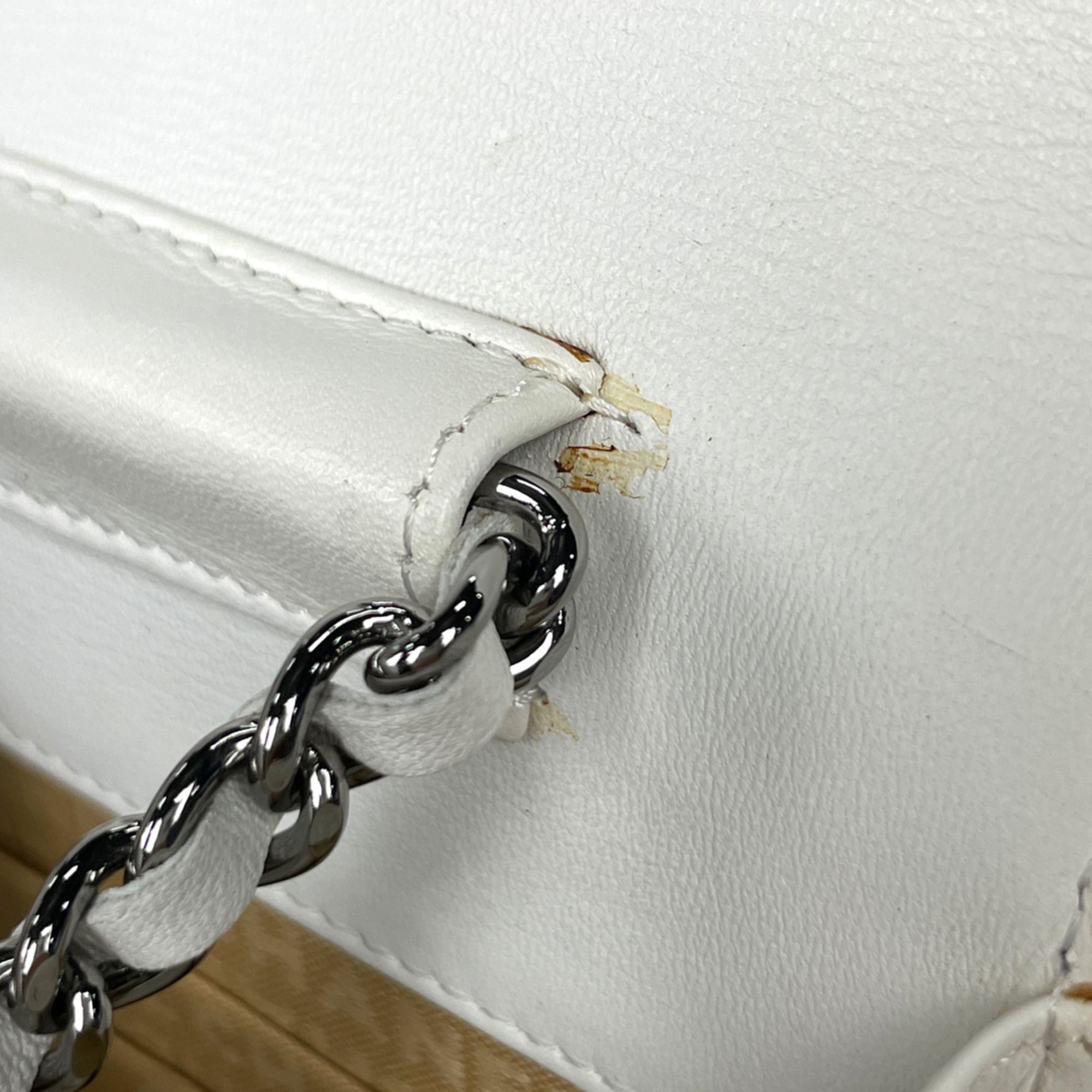 Leather Shoulder Bag (Pre-Owned) - Chanel - Modalova