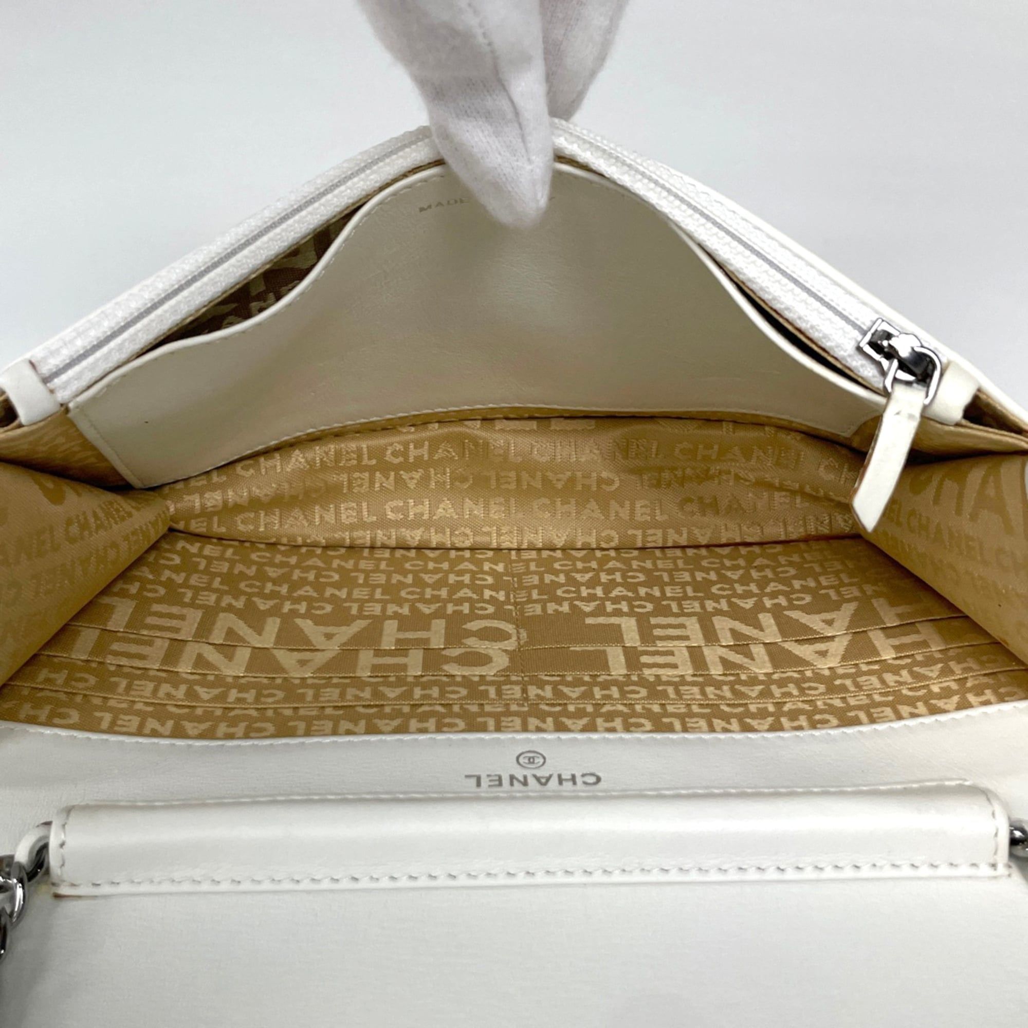 Leather Shoulder Bag (Pre-Owned) - Chanel - Modalova