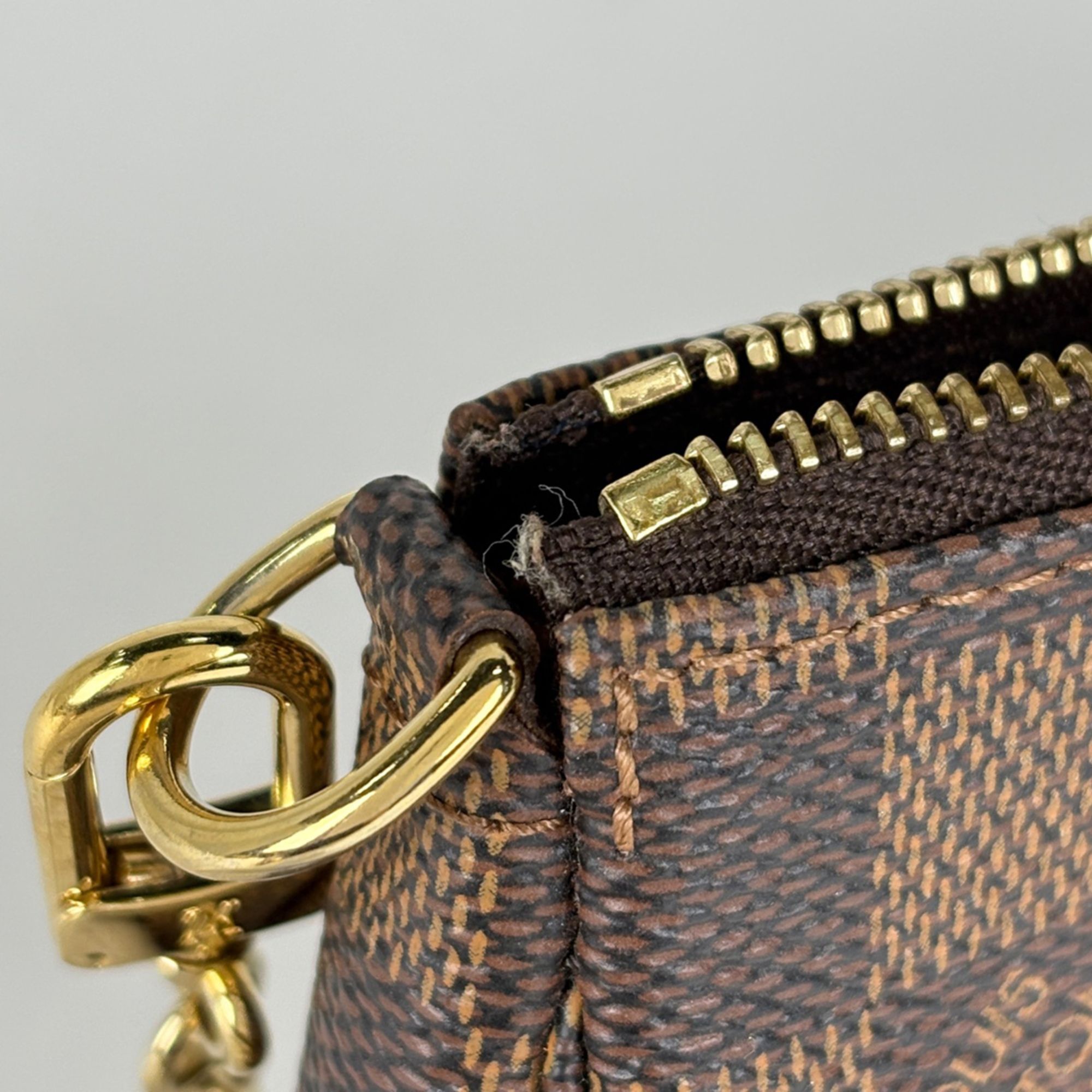 Damier Canvas Pochette Pouch (Pre-Owned) - Louis Vuitton - Modalova