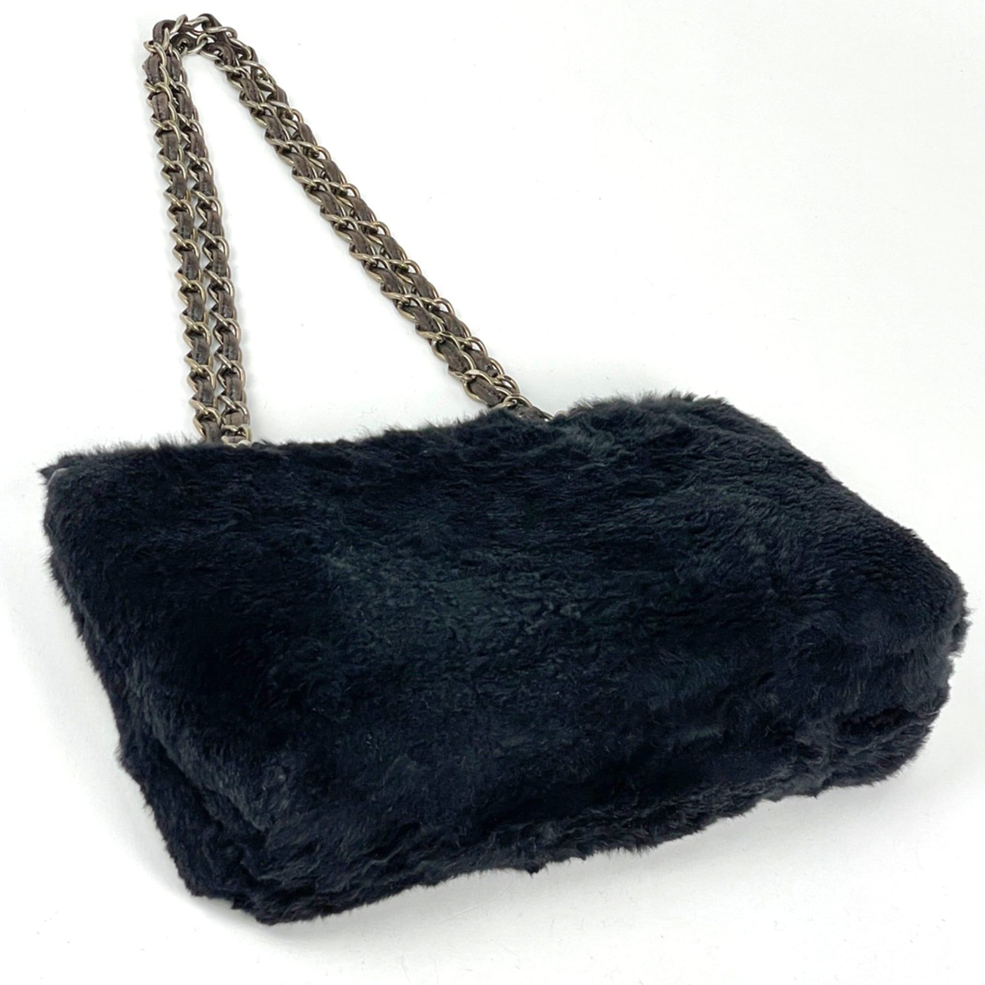 Fur Leather Shoulder Bag (Pre-Owned) - Chanel - Modalova