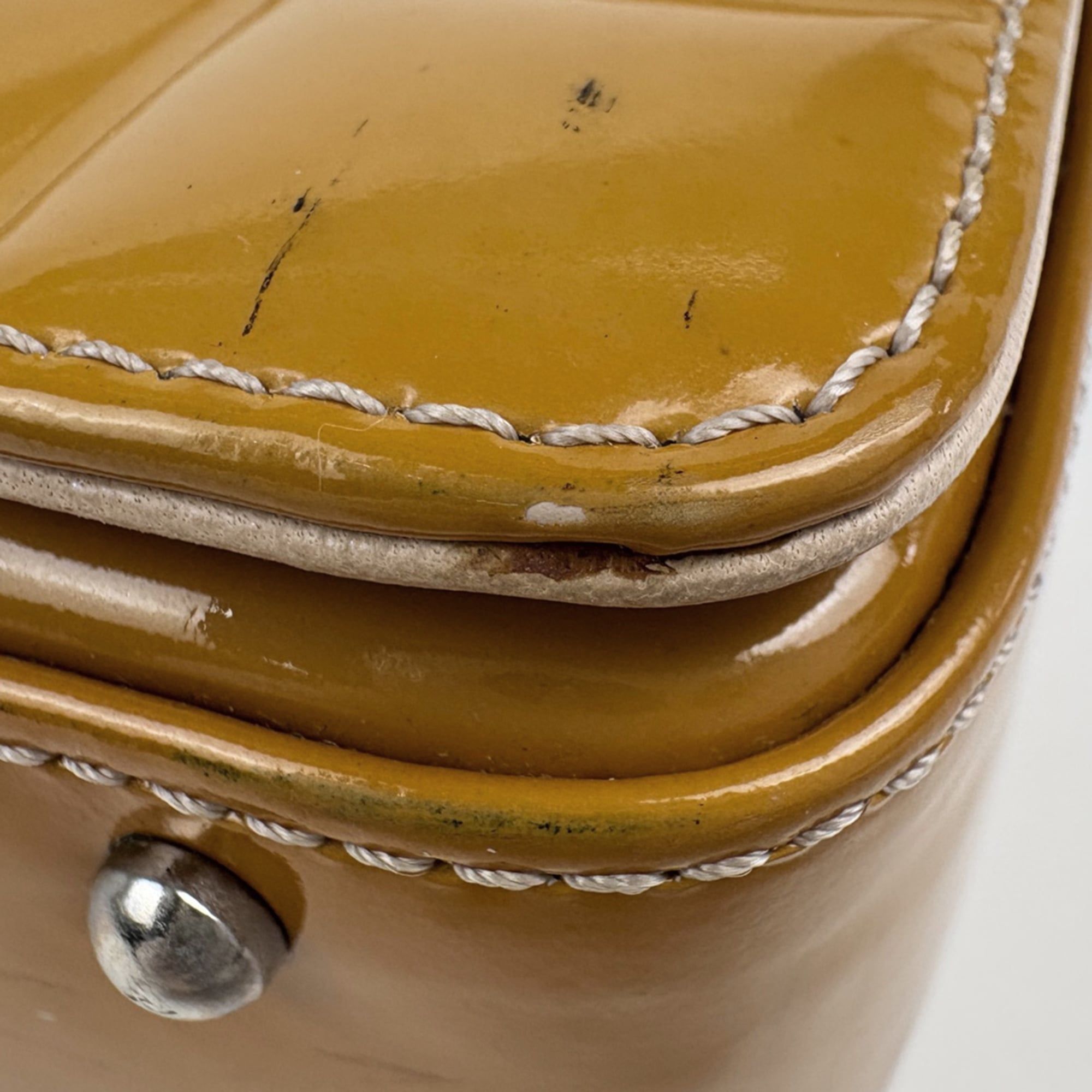 Patent Leather Shoulder Bag (Pre-Owned) - Chanel - Modalova