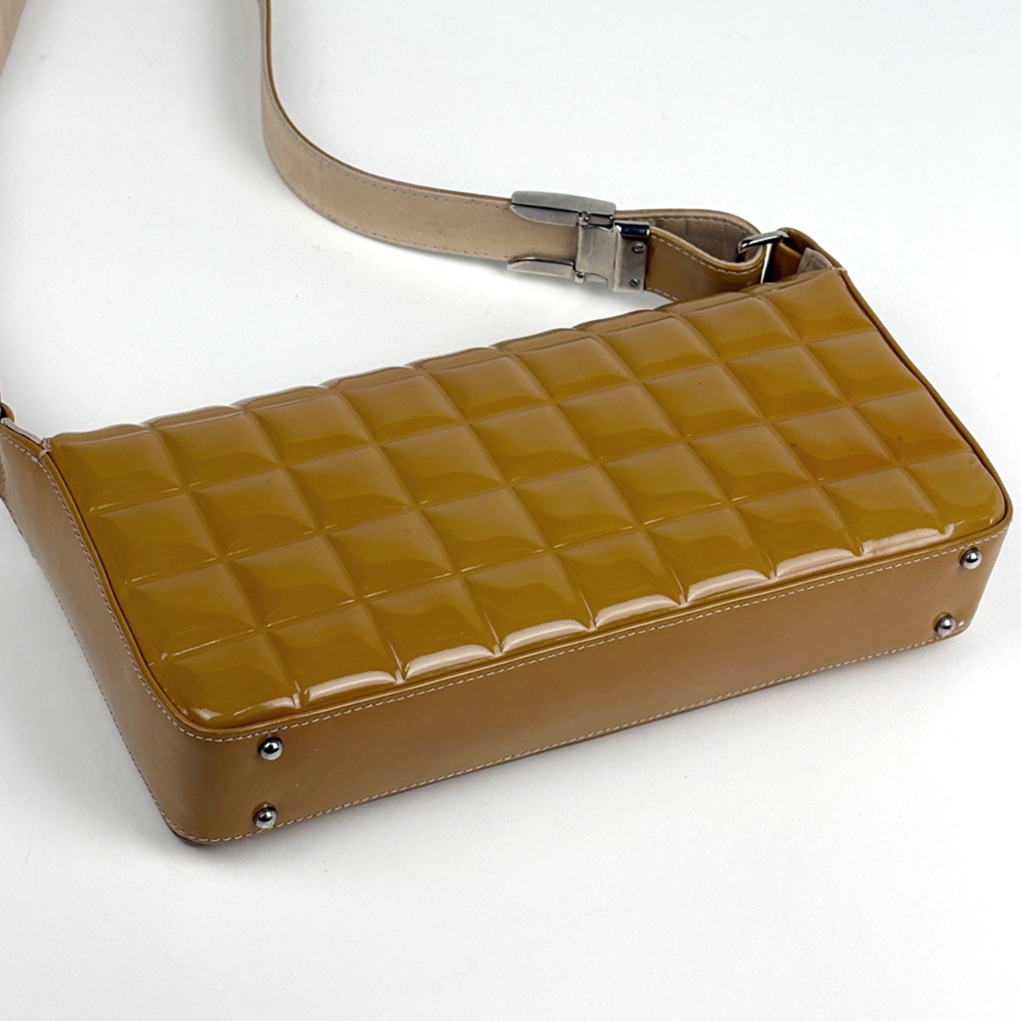 Patent Leather Shoulder Bag (Pre-Owned) - Chanel - Modalova