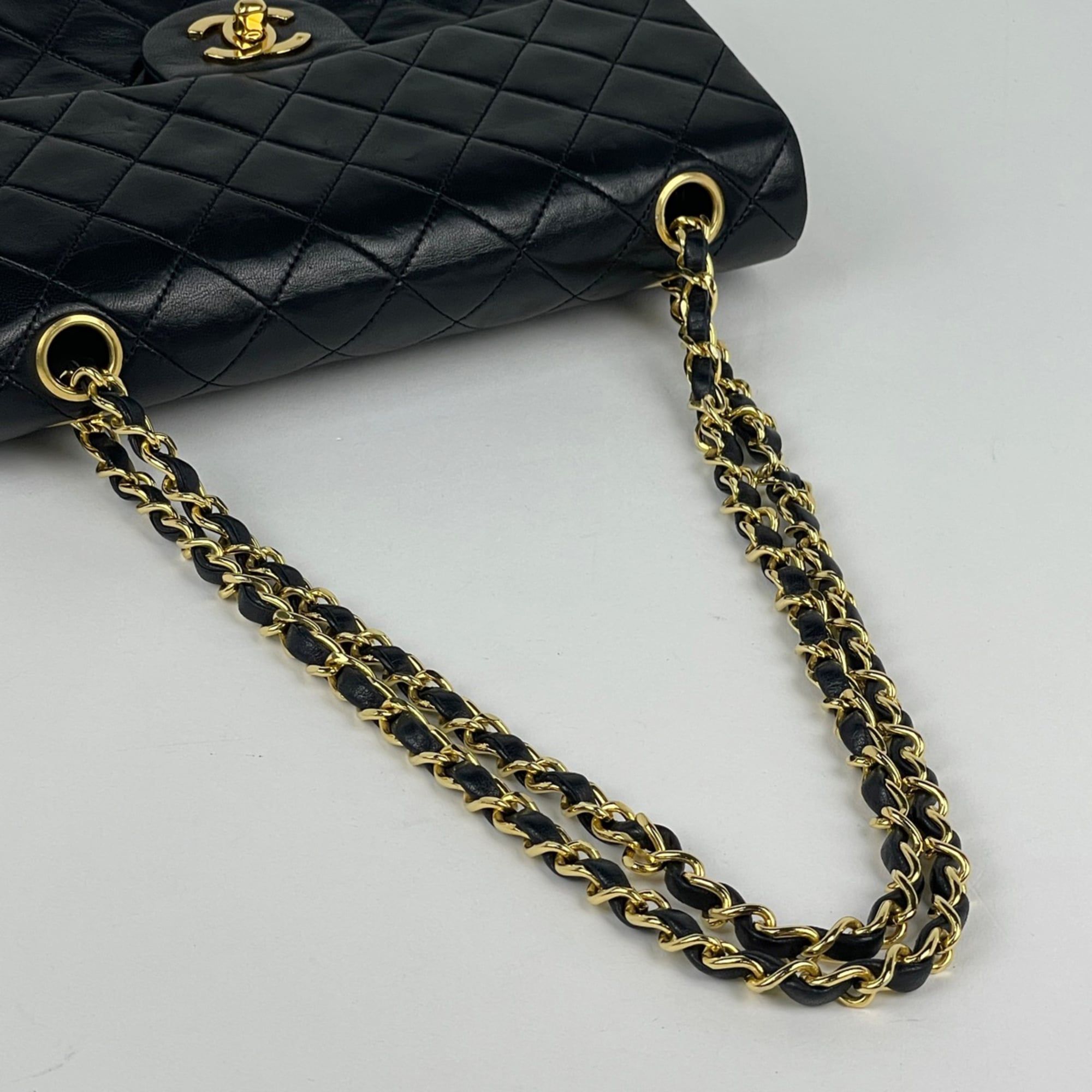 Matelasse Leather Shoulder Bag (Pre-Owned) - Chanel - Modalova