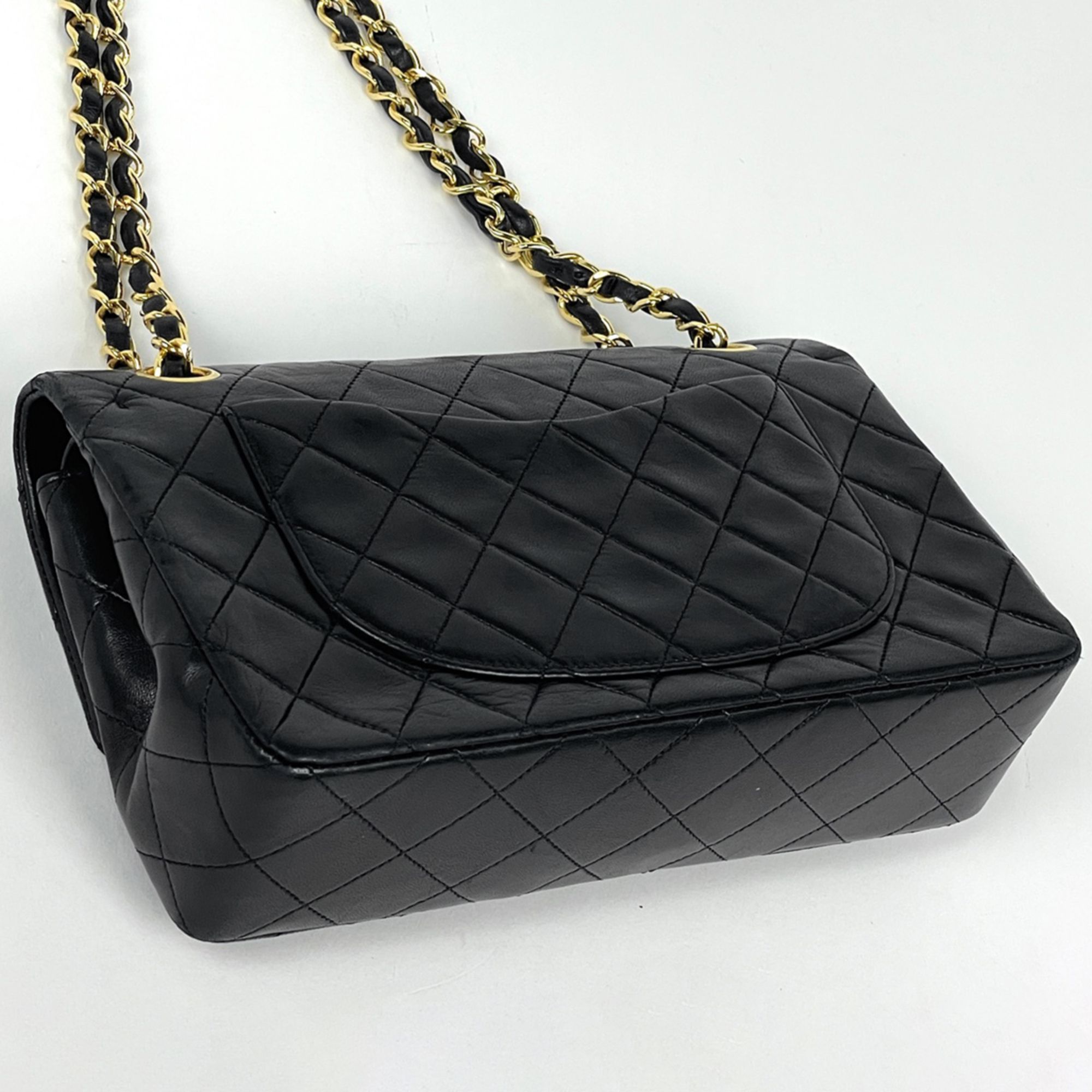 Matelasse Leather Shoulder Bag (Pre-Owned) - Chanel - Modalova