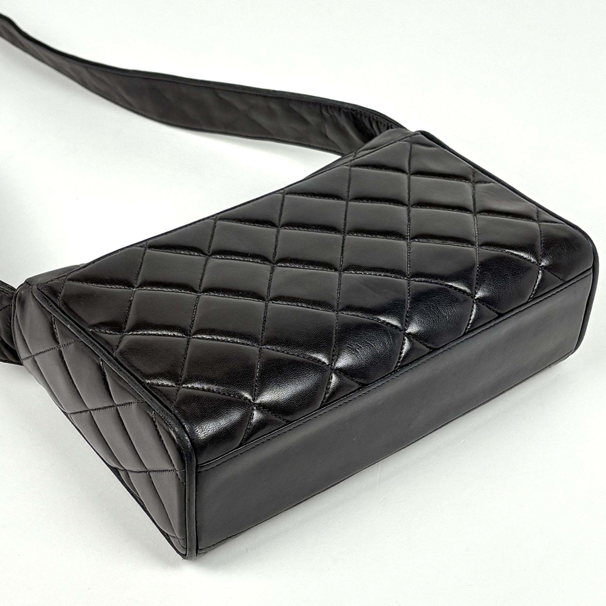 Matelasse Leather Shoulder Bag (Pre-Owned) - Chanel - Modalova
