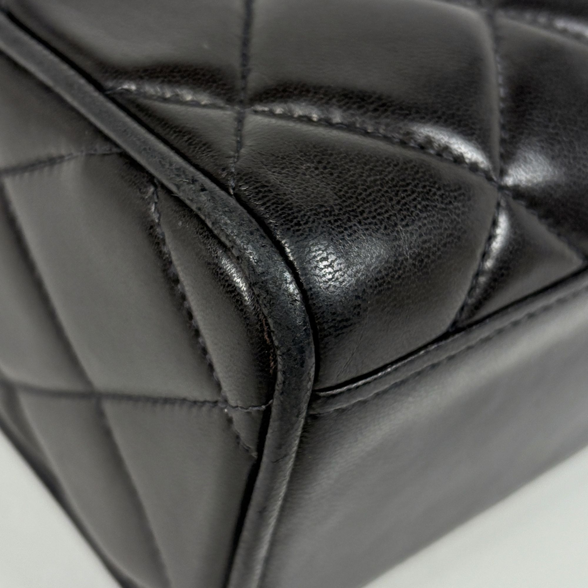 Matelasse Leather Shoulder Bag (Pre-Owned) - Chanel - Modalova