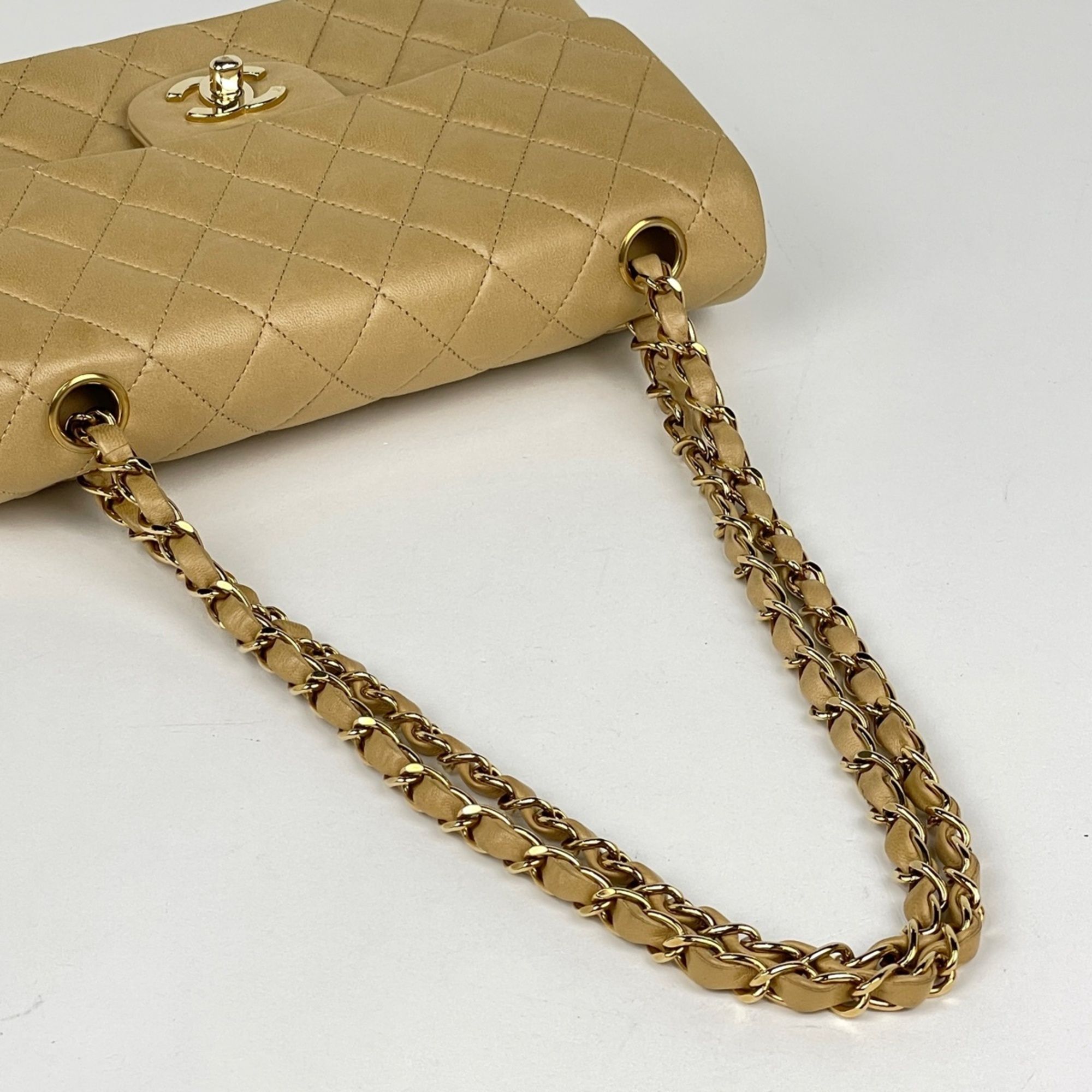 Matelasse Leather Shoulder Bag (Pre-Owned) - Chanel - Modalova