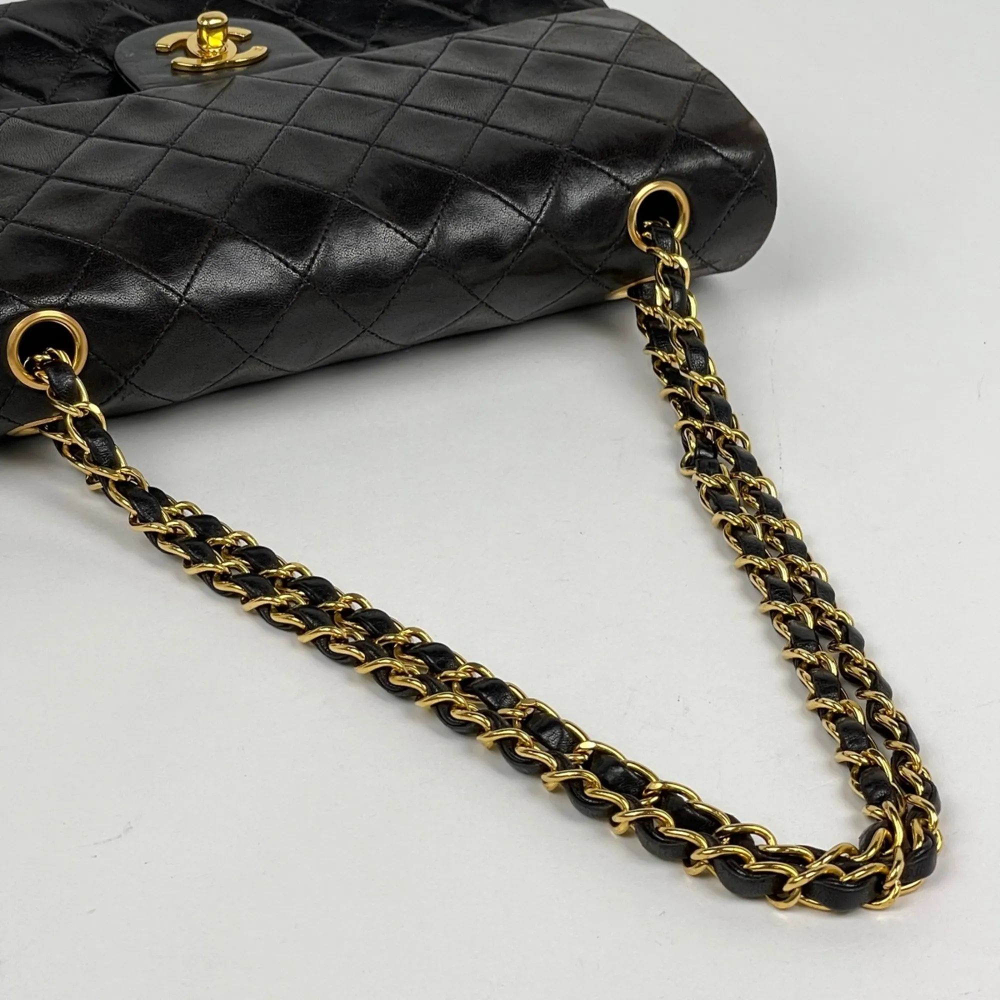 Matelasse Leather Shoulder Bag (Pre-Owned) - Chanel - Modalova