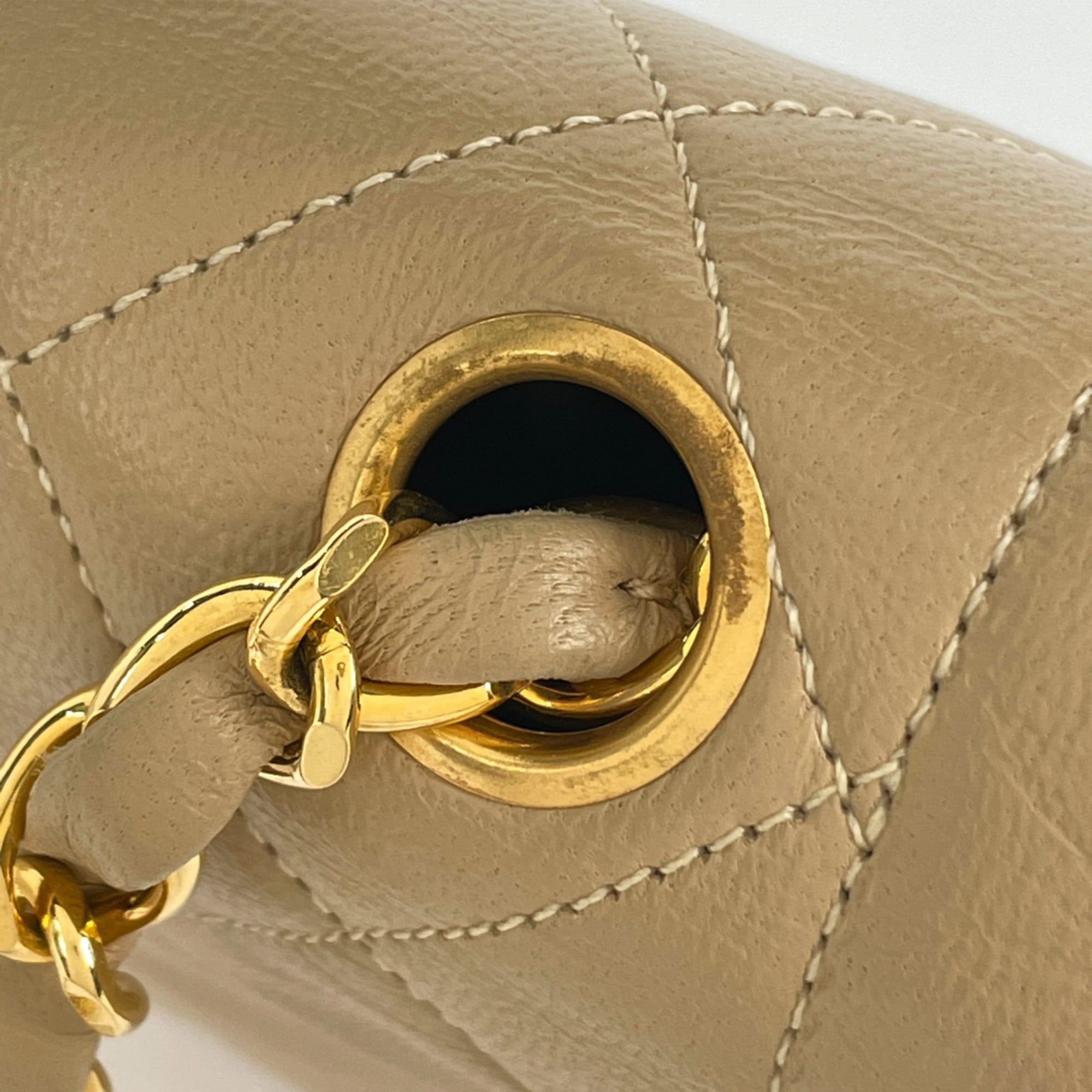 Matelasse Leather Shoulder Bag (Pre-Owned) - Chanel - Modalova