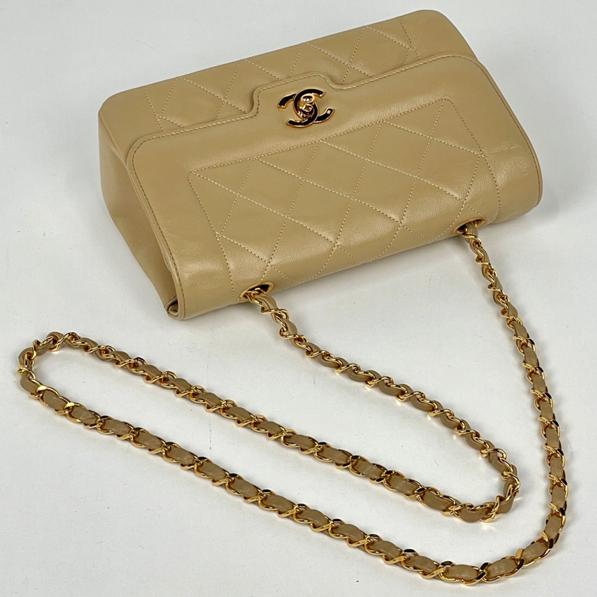 Matelasse Leather Shoulder Bag (Pre-Owned) - Chanel - Modalova