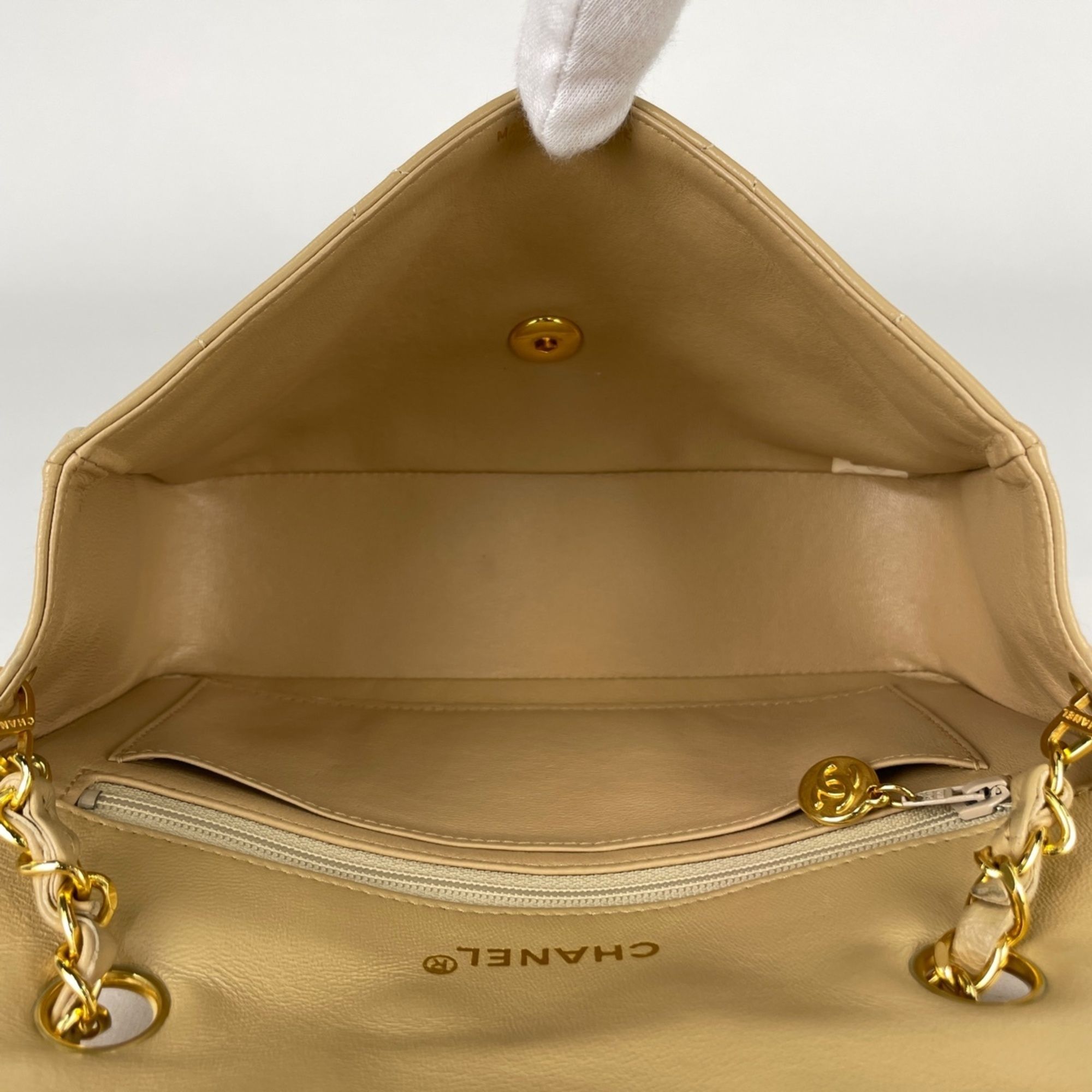 Matelasse Leather Shoulder Bag (Pre-Owned) - Chanel - Modalova