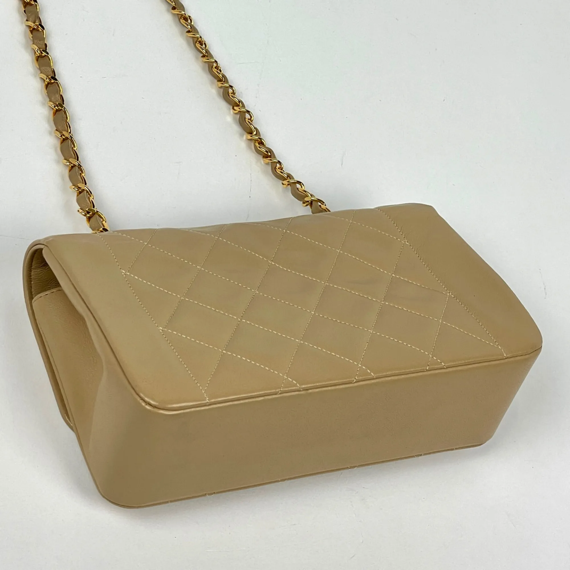 Matelasse Leather Shoulder Bag (Pre-Owned) - Chanel - Modalova