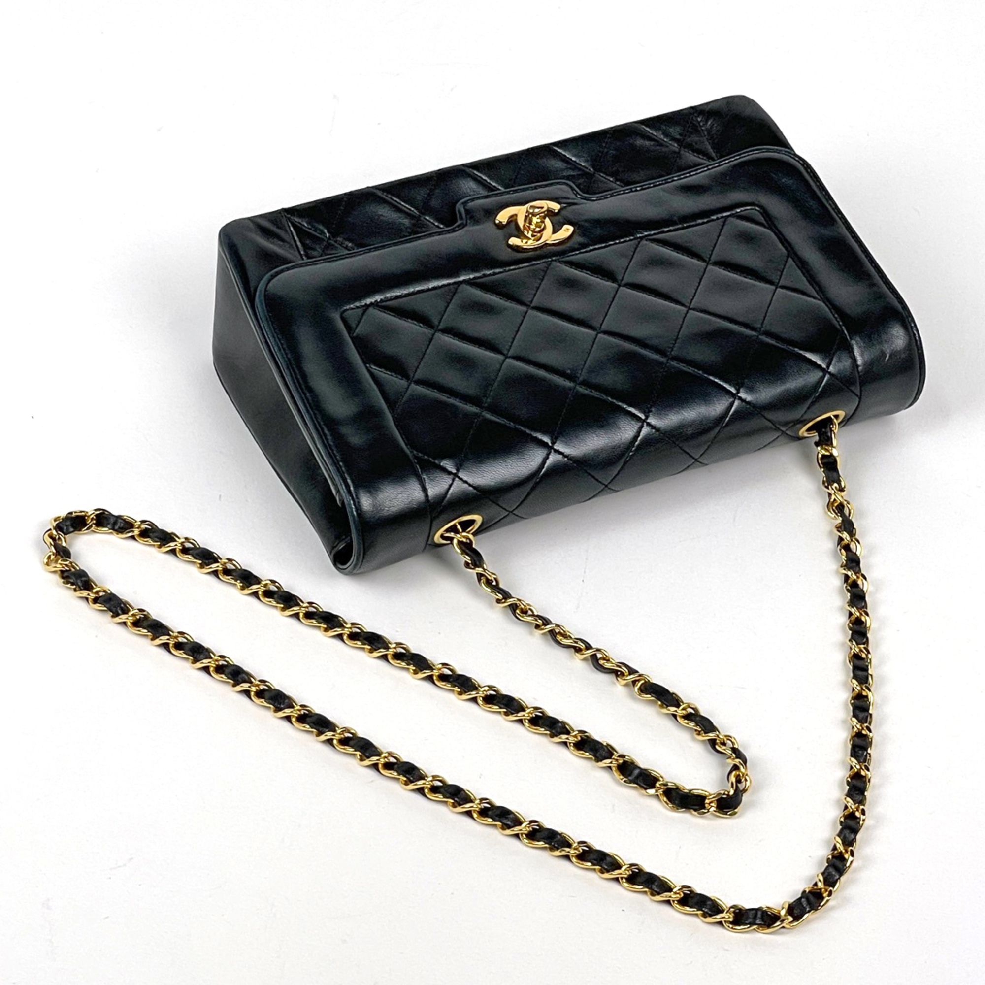 Leather Shoulder Bag (Pre-Owned) - Chanel - Modalova