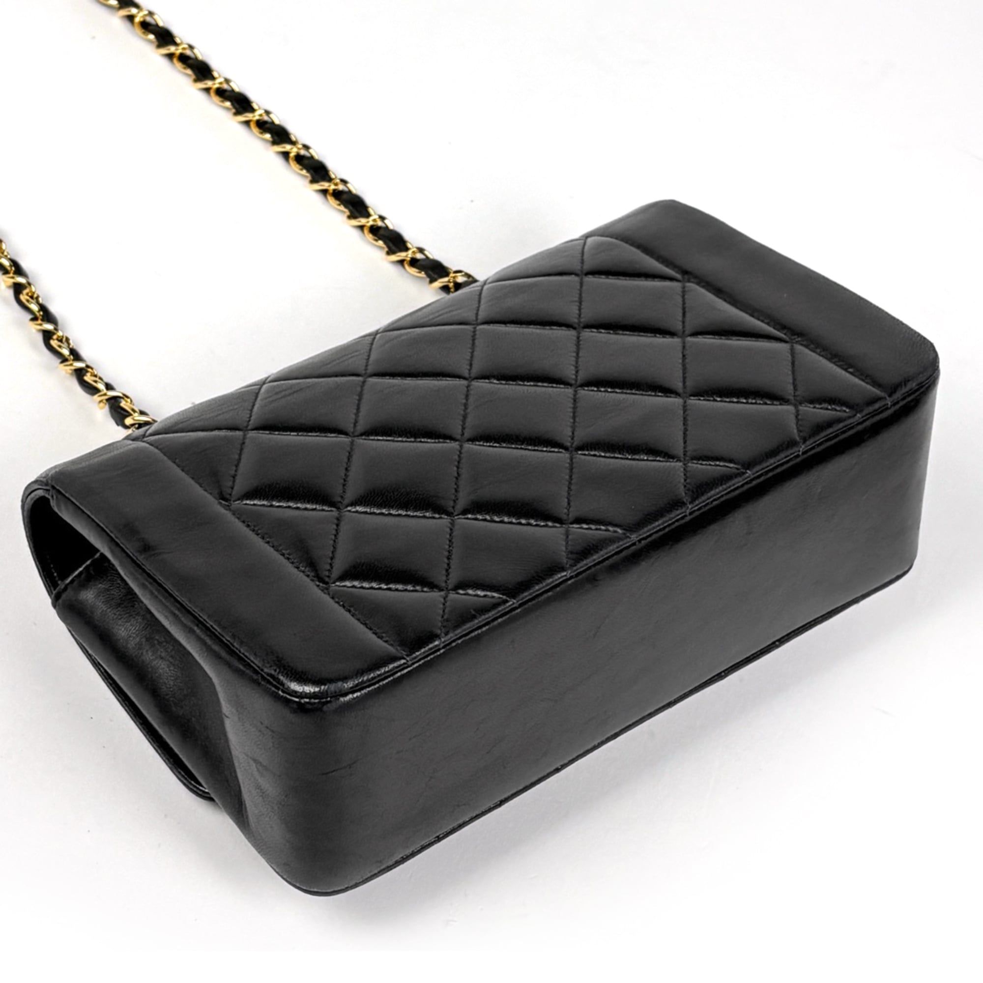 Leather Shoulder Bag (Pre-Owned) - Chanel - Modalova