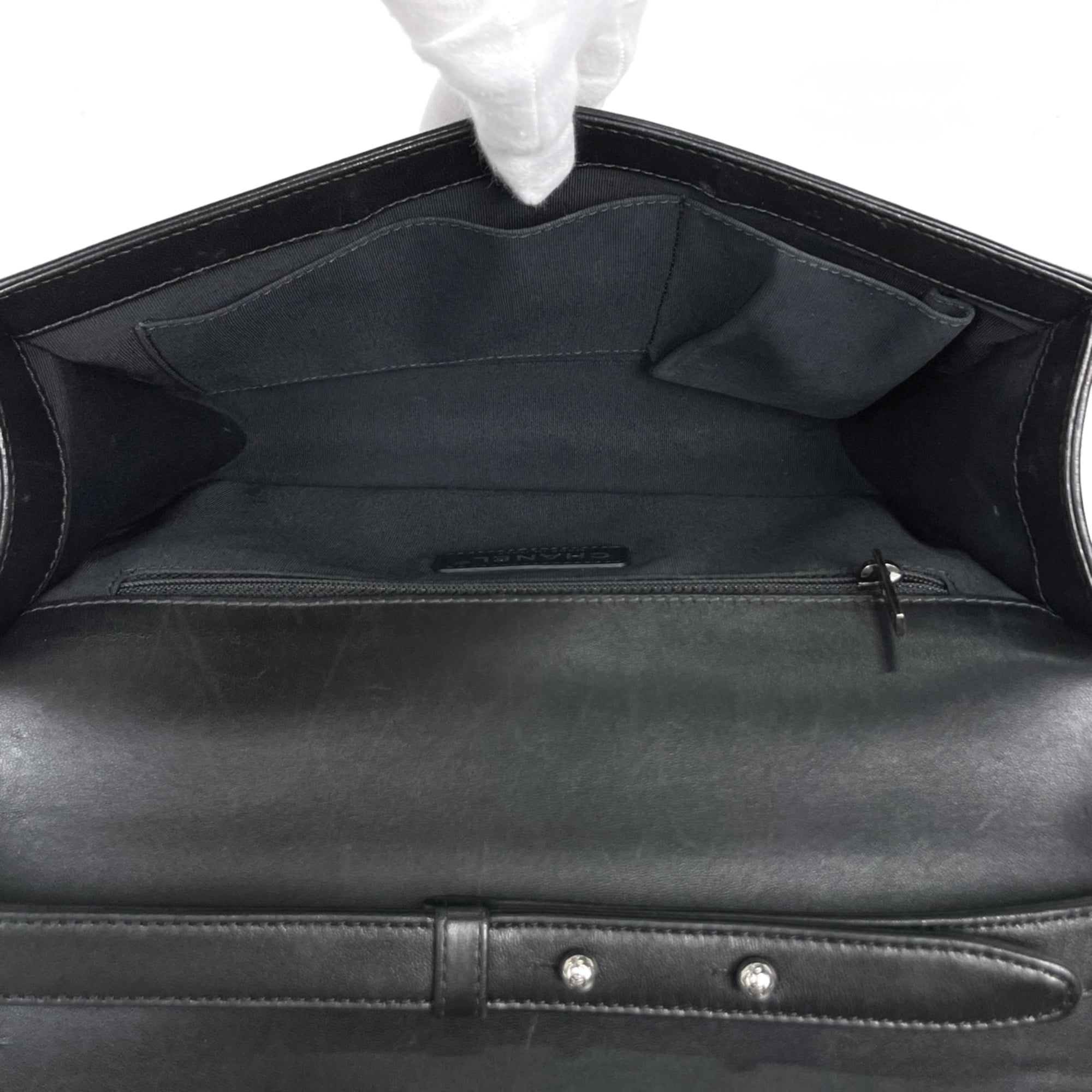 Leather Shoulder Bag (Pre-Owned) - Chanel - Modalova
