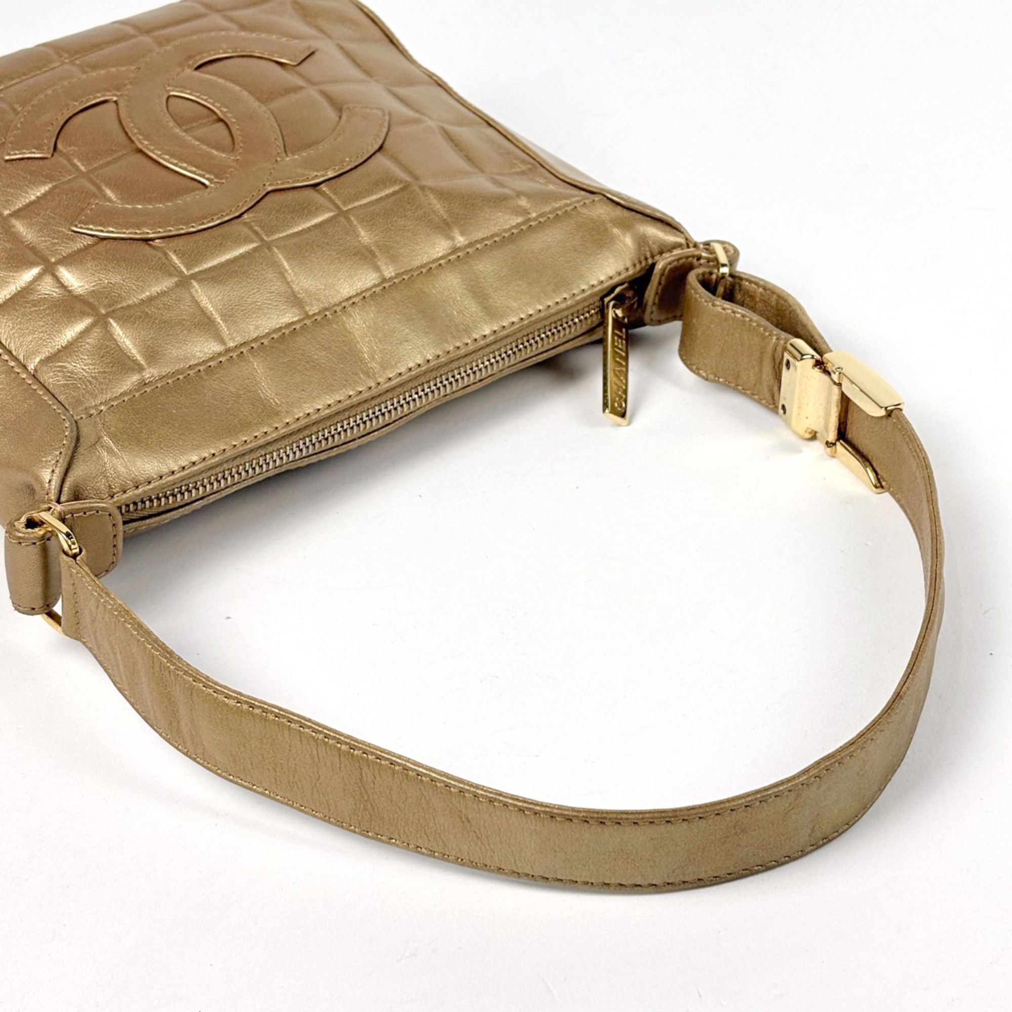 Chocolate Bar Leather Shoulder Bag (Pre-Owned) - Chanel - Modalova