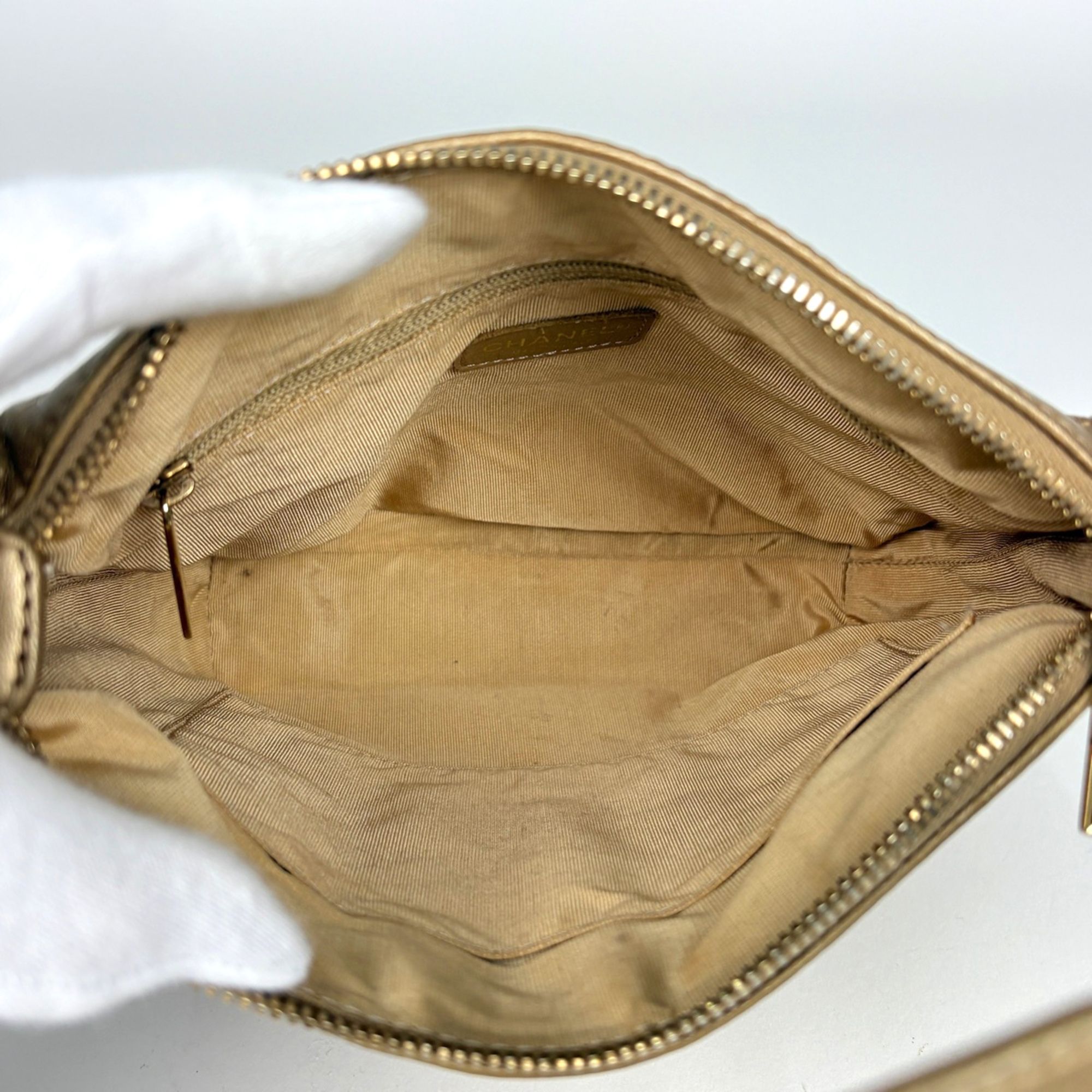 Chocolate Bar Leather Shoulder Bag (Pre-Owned) - Chanel - Modalova