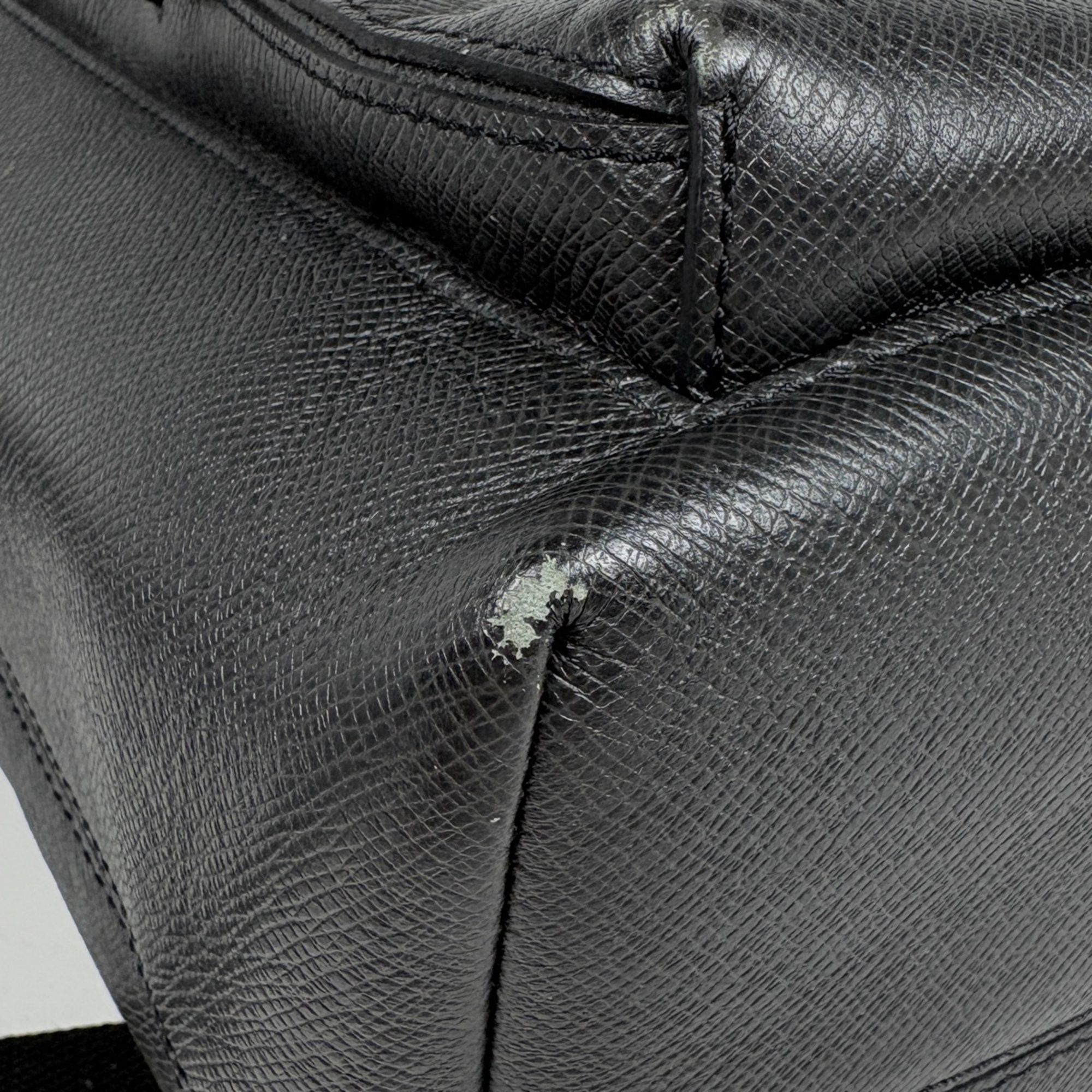 Taiga Leather (Pre-Owned) - Louis Vuitton - Modalova