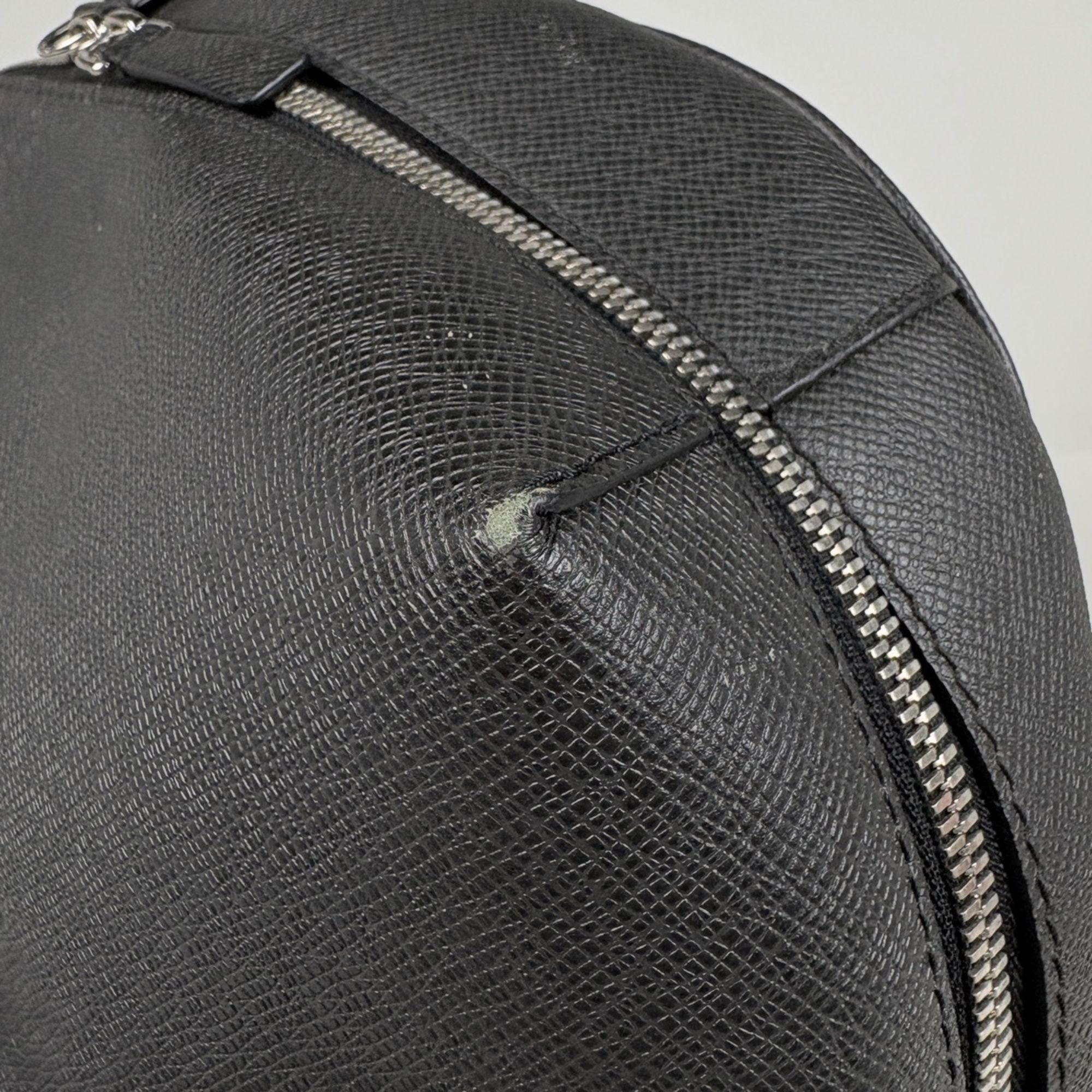 Taiga Leather (Pre-Owned) - Louis Vuitton - Modalova