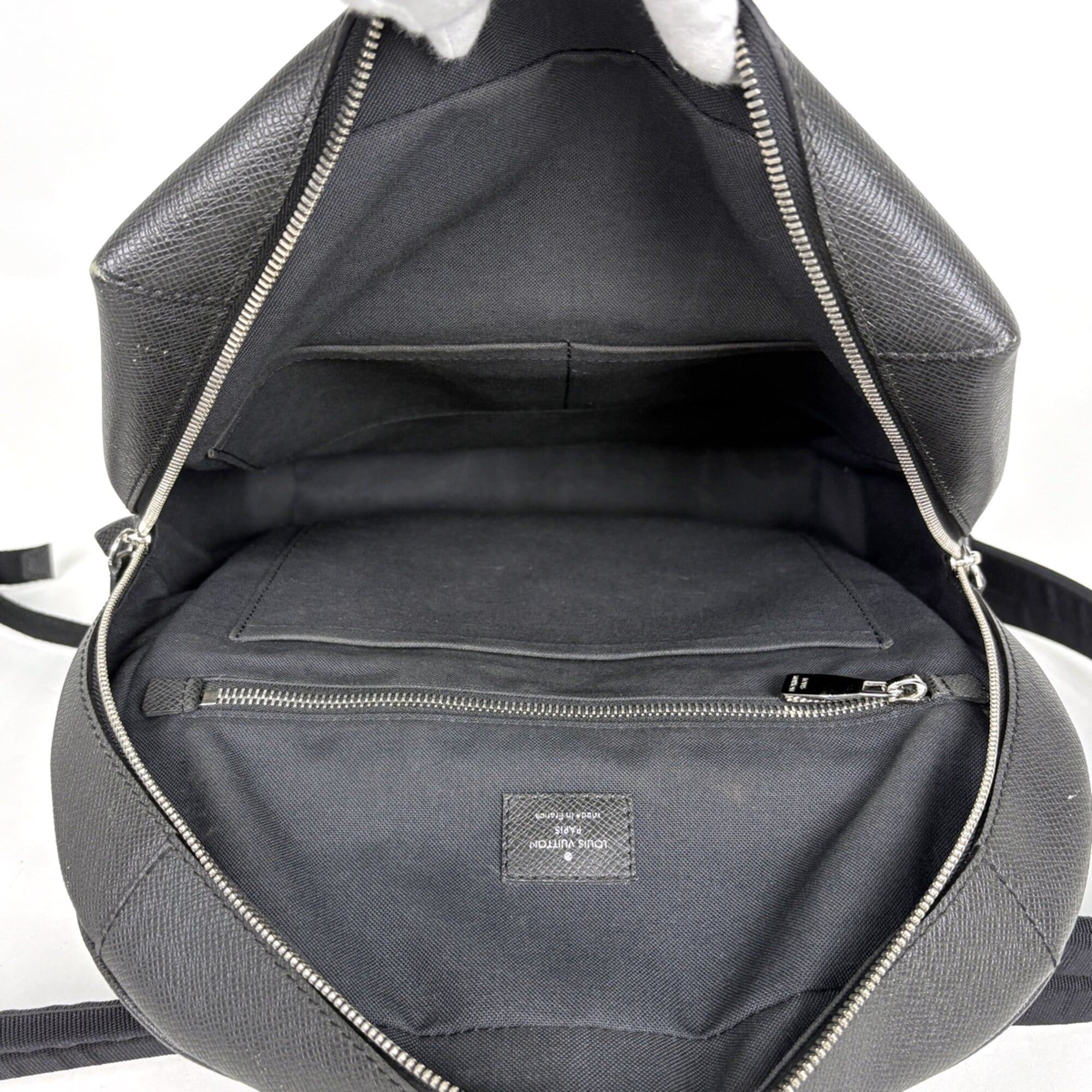 Taiga Leather (Pre-Owned) - Louis Vuitton - Modalova