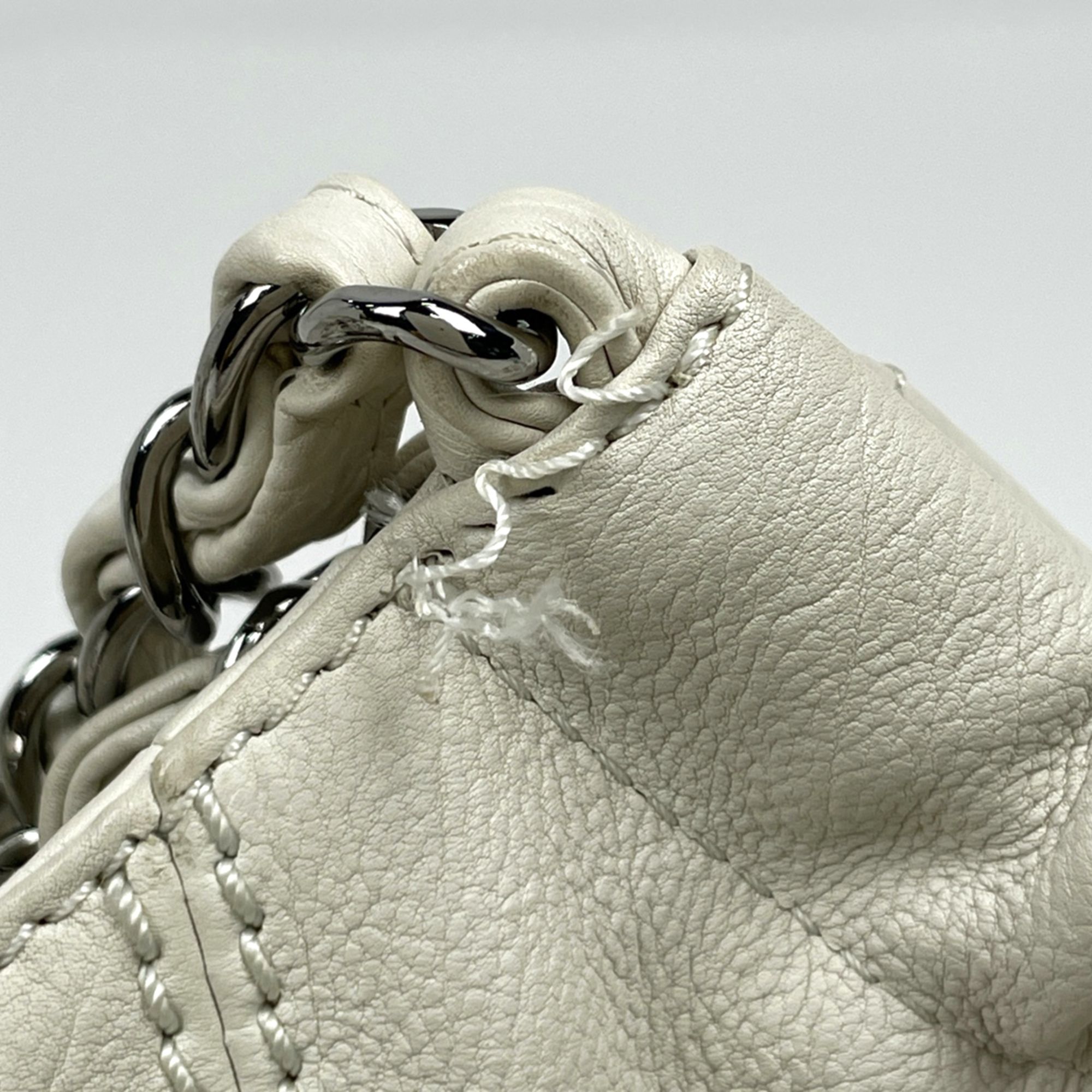 Leather Shoulder Bag (Pre-Owned) - Chanel - Modalova
