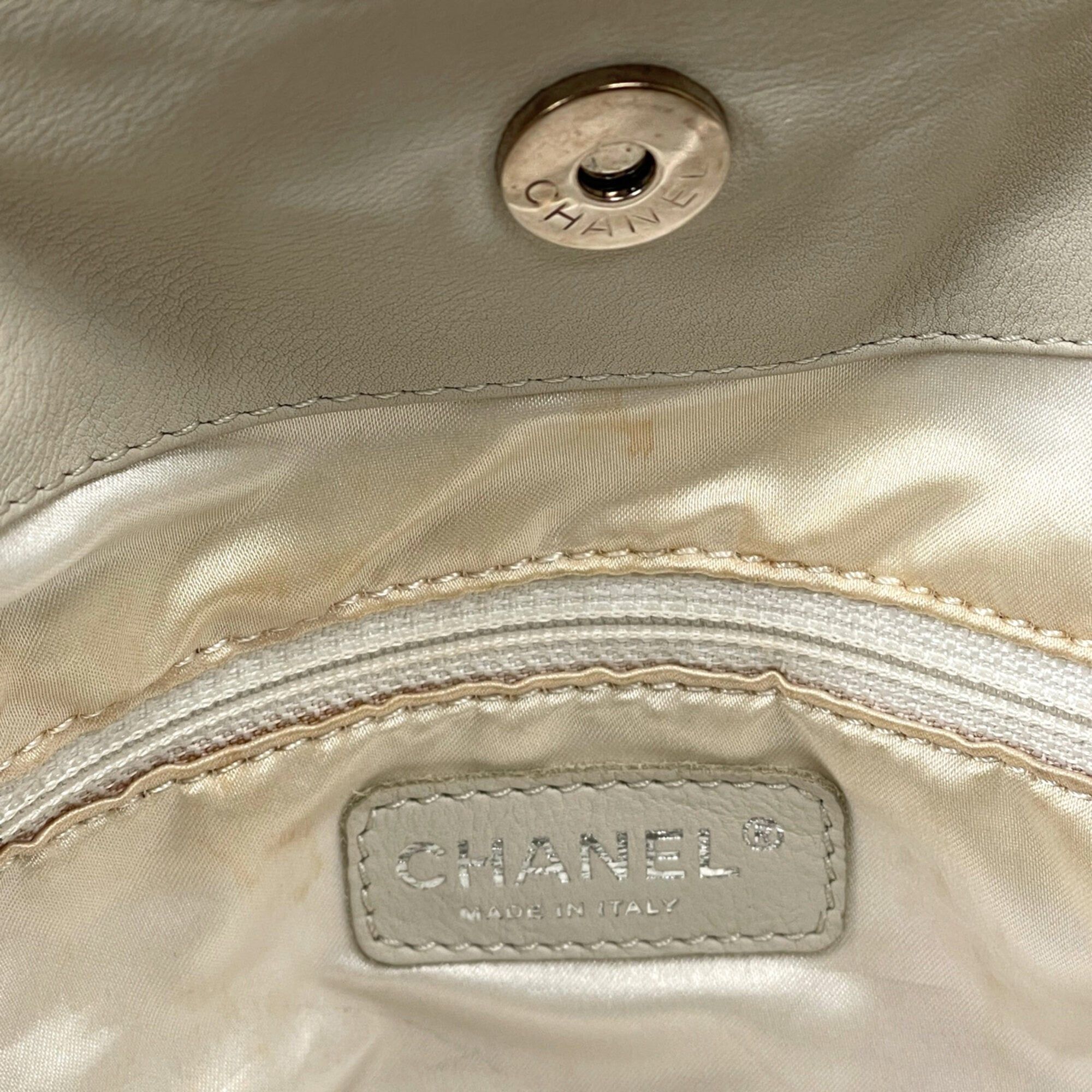 Leather Shoulder Bag (Pre-Owned) - Chanel - Modalova